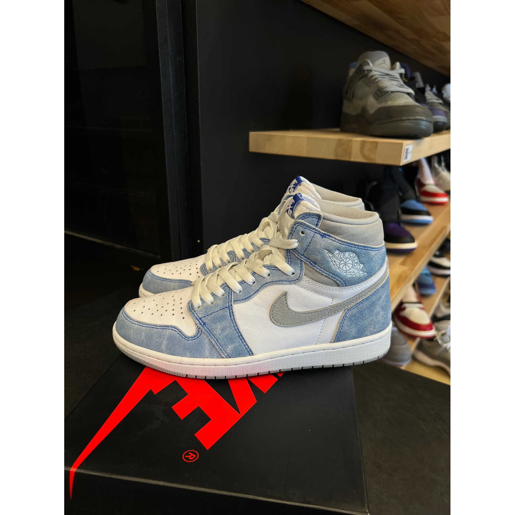 Jordan Jordan 1 Retro High Hyper Royal Smoke Grey Size 8.5, PREOWNED