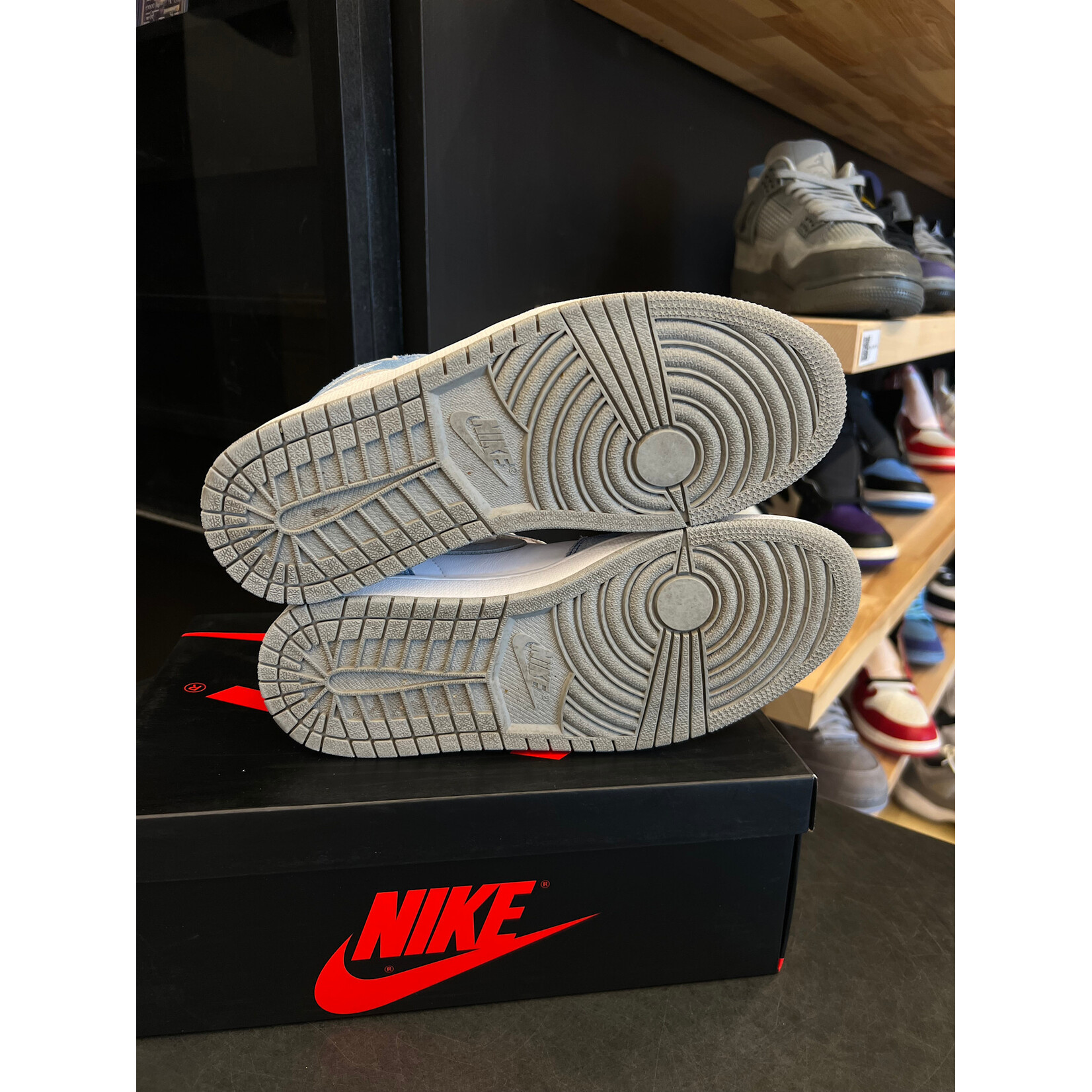 Jordan Jordan 1 Retro High Hyper Royal Smoke Grey Size 8.5, PREOWNED