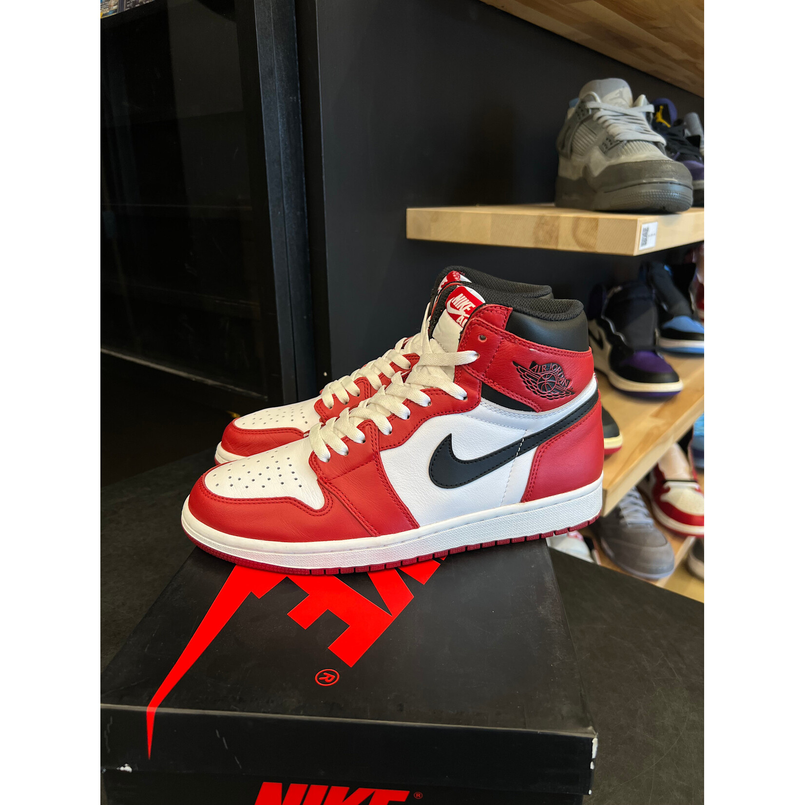 Jordan Jordan 1 Retro Chicago (2015) Size 9, PREOWNED