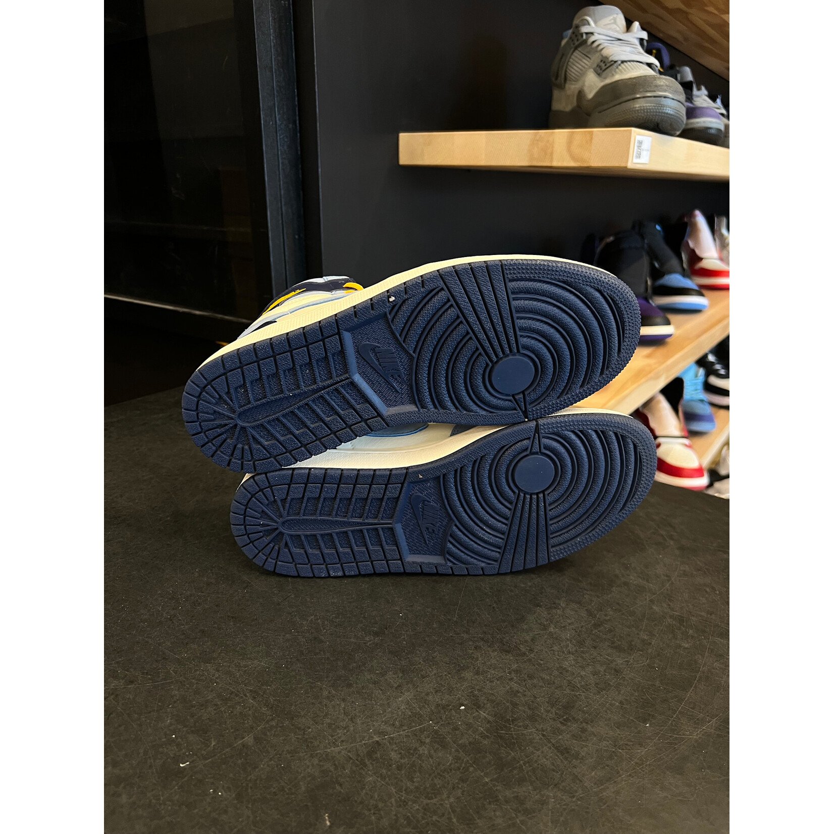 Jordan Jordan 1 High OG First in Flight (Women's) Size 10W, PREOWNED