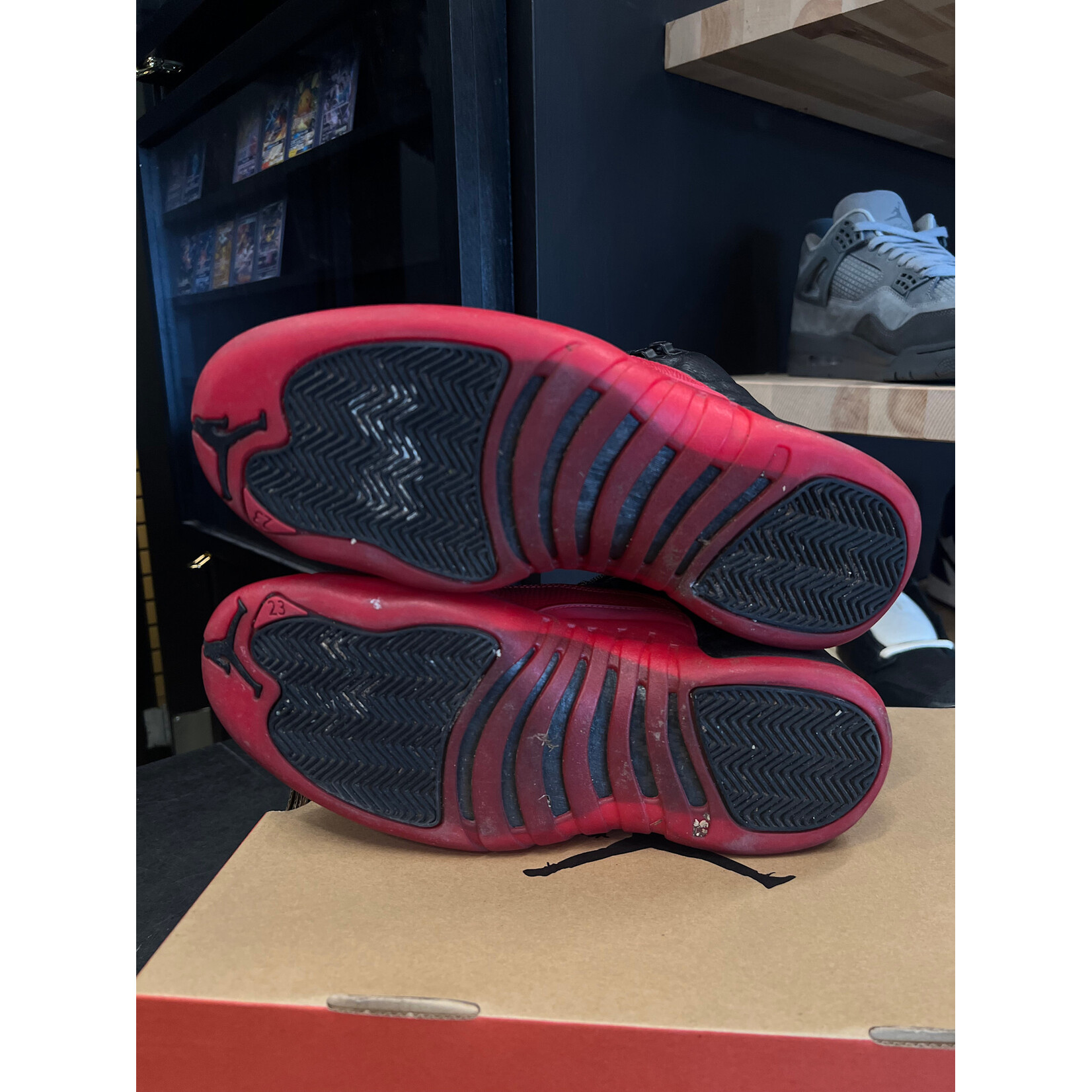 Jordan Jordan 12 Retro Flu Game (2016) Size 9, PREOWNED