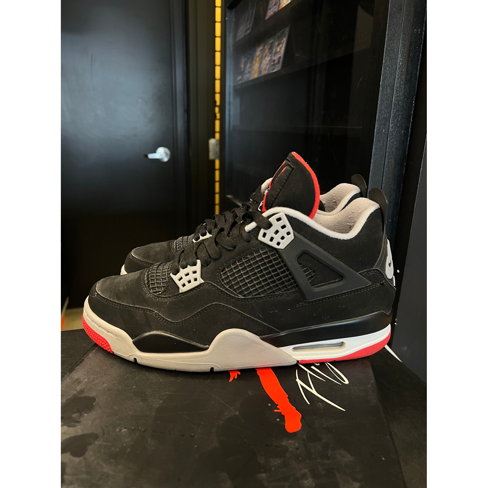 Jordan Jordan 4 Retro Bred (2019) Size 9, PREOWNED