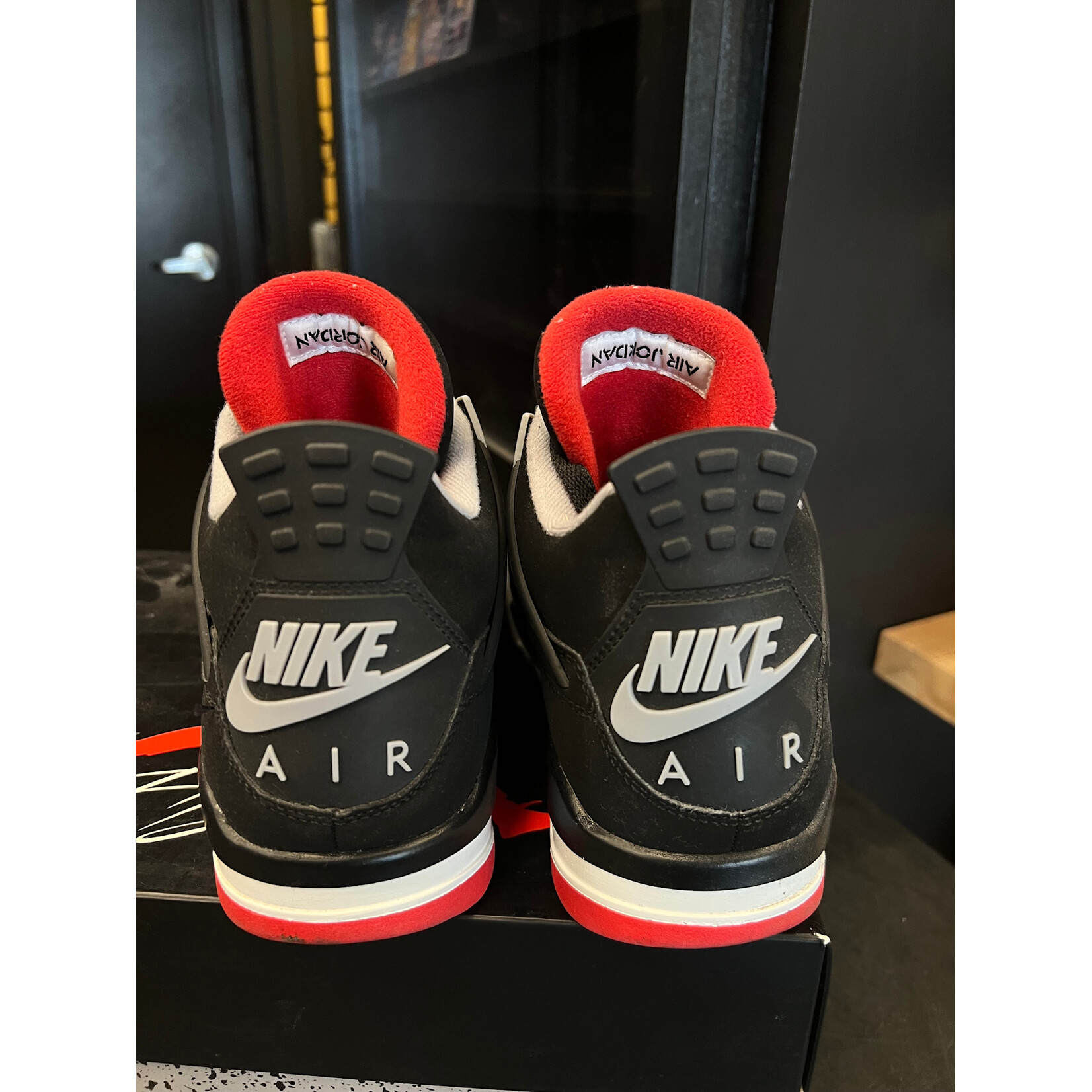 Jordan Jordan 4 Retro Bred (2019) Size 9, PREOWNED