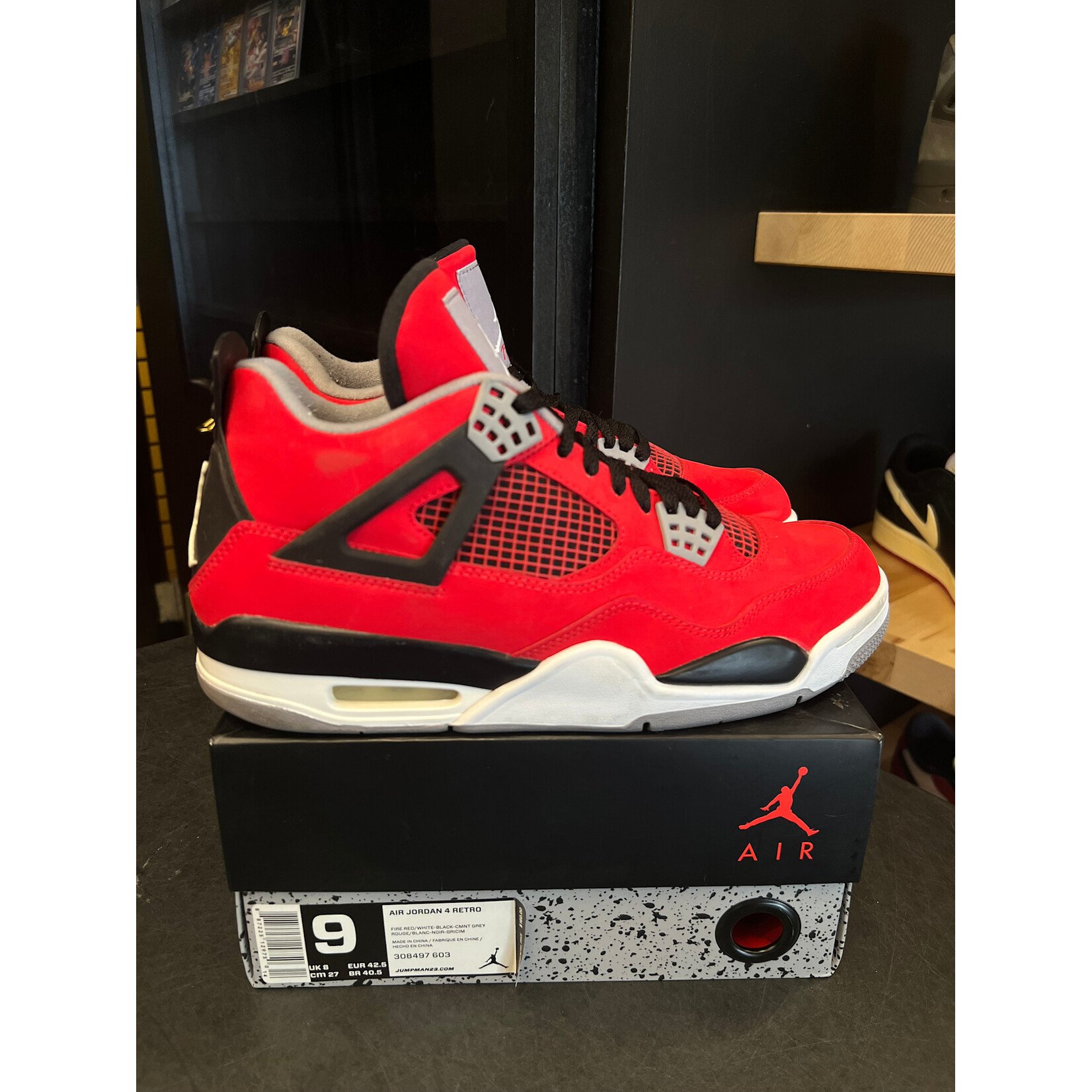 Jordan Jordan 4 Retro Toro Bravo (2013) Size 9, PREOWNED