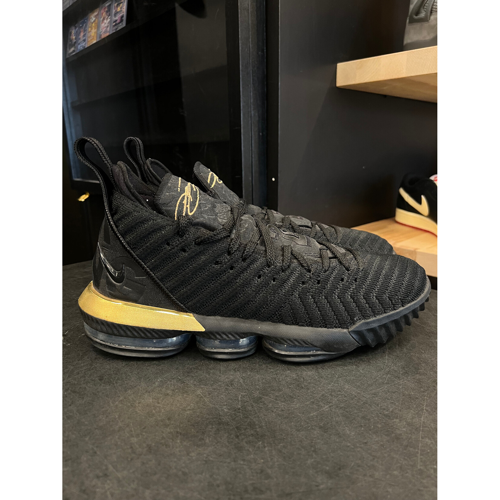 Nike Nike LeBron 16 I'm King Size 11, PREOWNED NO BOX