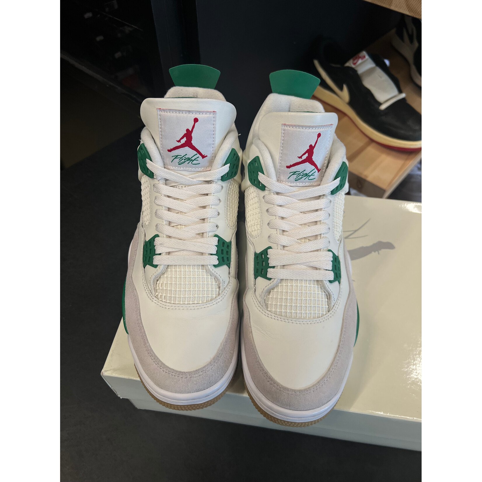 Jordan Jordan 4 Retro SB Pine Green Size 11, PREOWNED