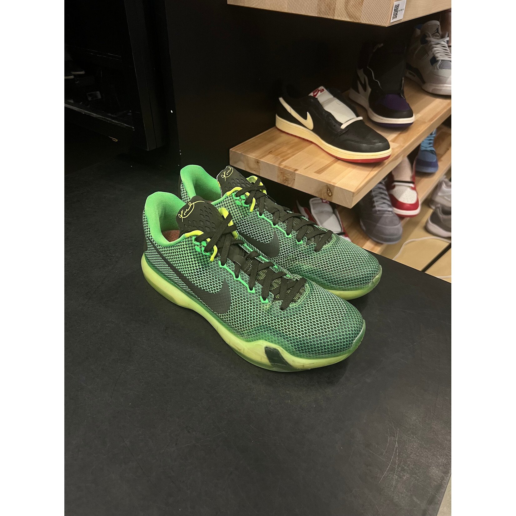 Nike Nike Kobe 10 Vino Size 11, PREOWNED