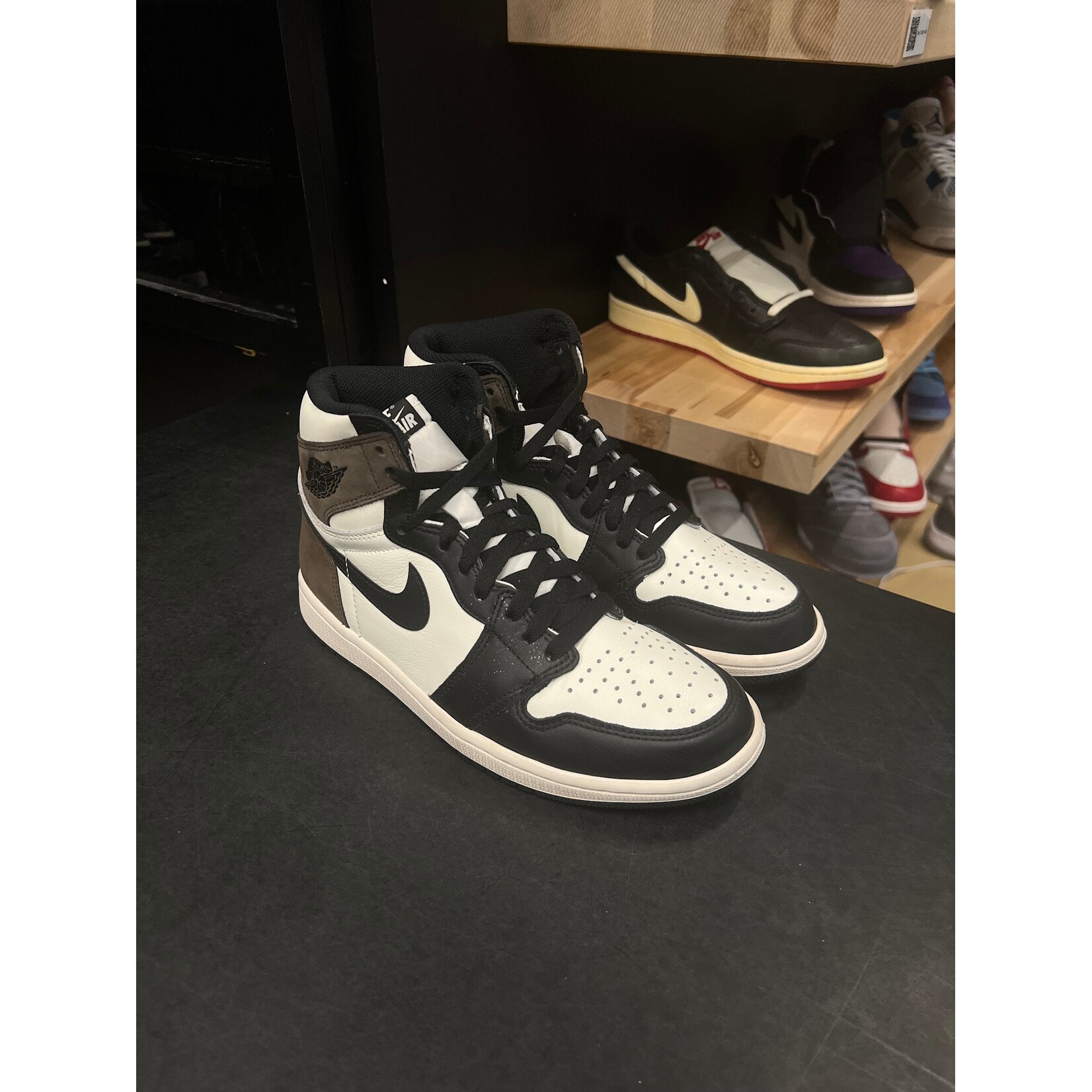 Jordan Jordan 1 Retro High Dark Mocha Size 8.5, PREOWNED