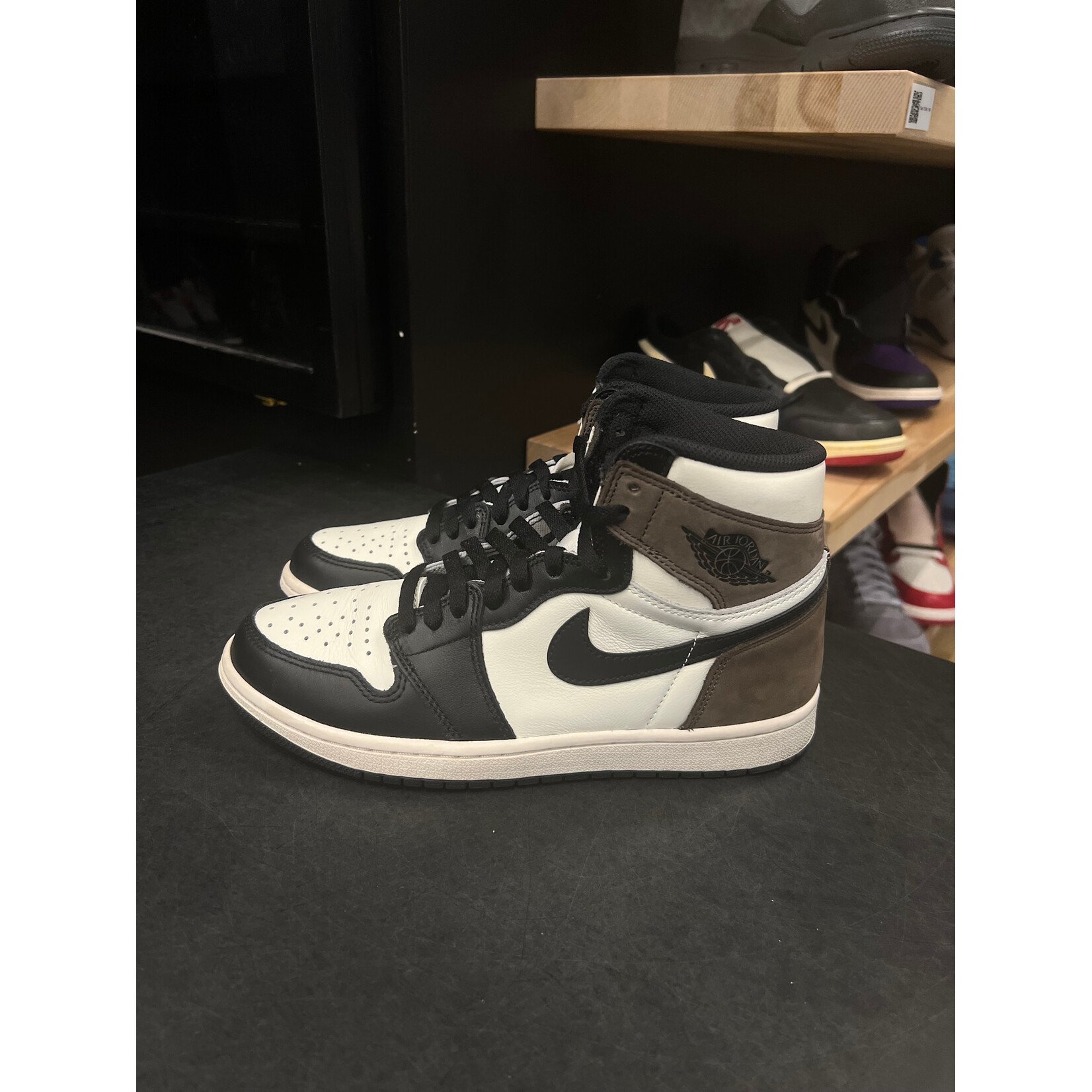 Jordan Jordan 1 Retro High Dark Mocha Size 8.5, PREOWNED