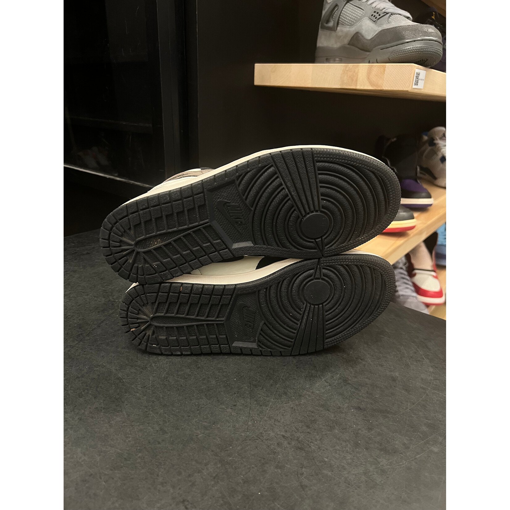 Jordan Jordan 1 Retro High Dark Mocha Size 8.5, PREOWNED