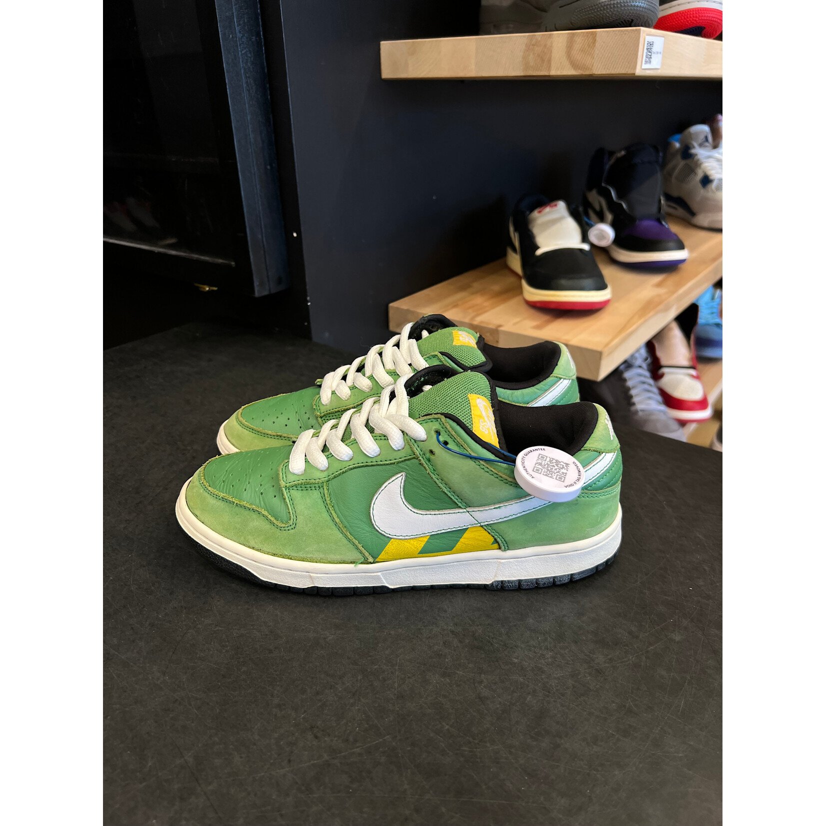Nike Nike SB Dunk Low Tokyo Green Taxi Size 8, PREOWNED