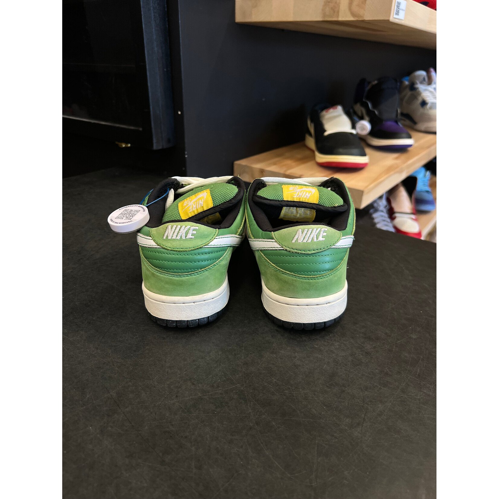 Nike Nike SB Dunk Low Tokyo Green Taxi Size 8, PREOWNED