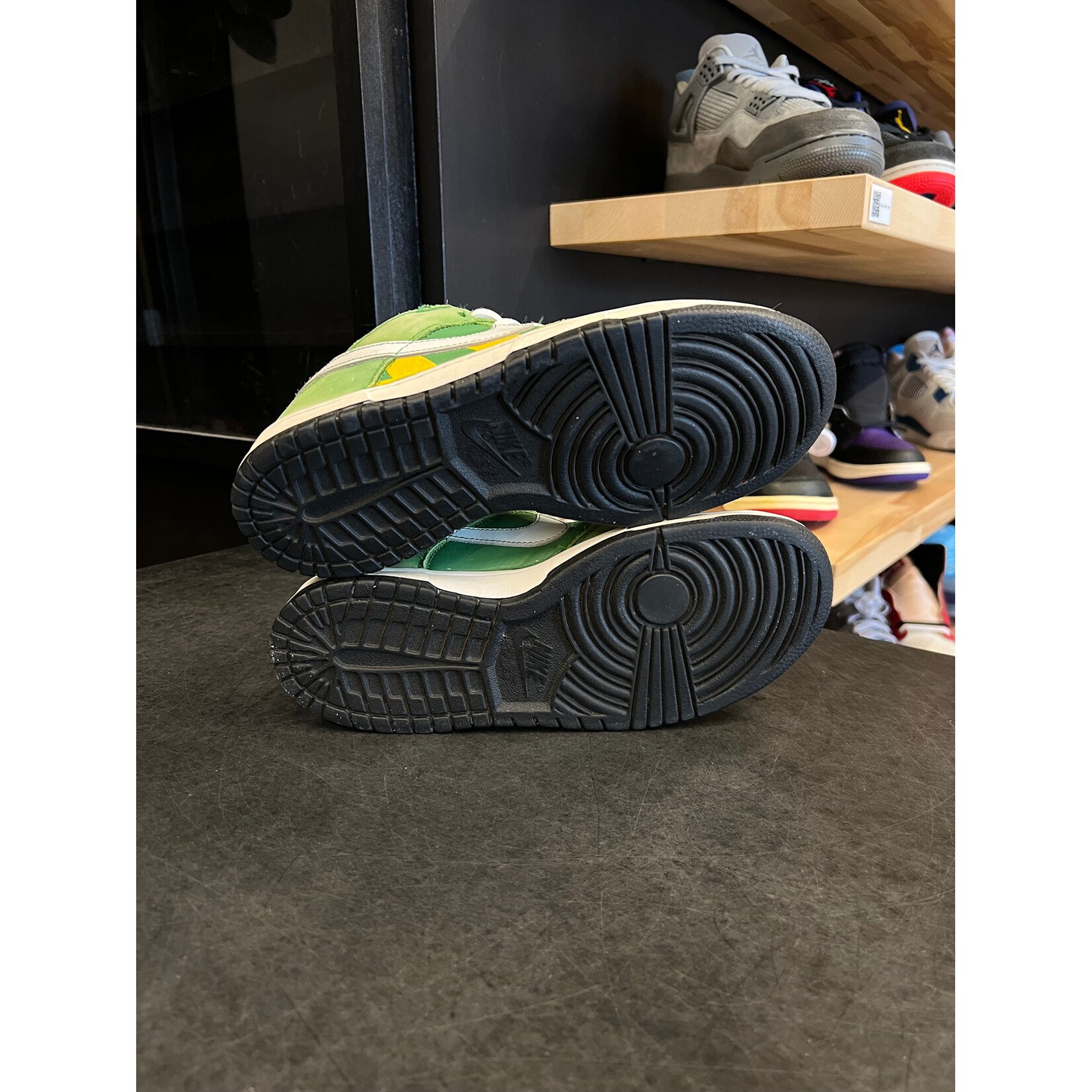 Nike Nike SB Dunk Low Tokyo Green Taxi Size 8, PREOWNED