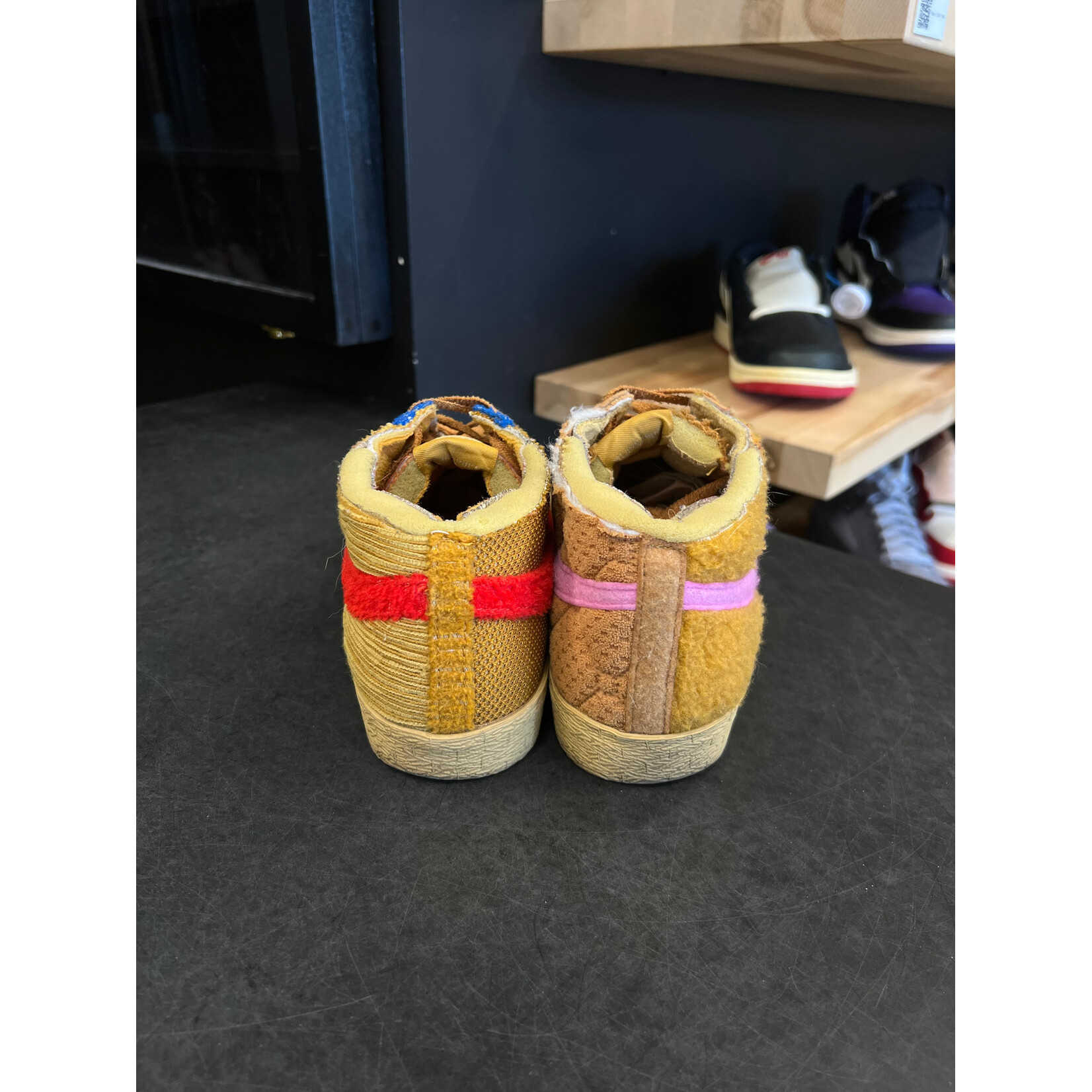 Nike Nike Blazer Low Cut Brown Corduroy Cream Size 8.5, PREOWNED