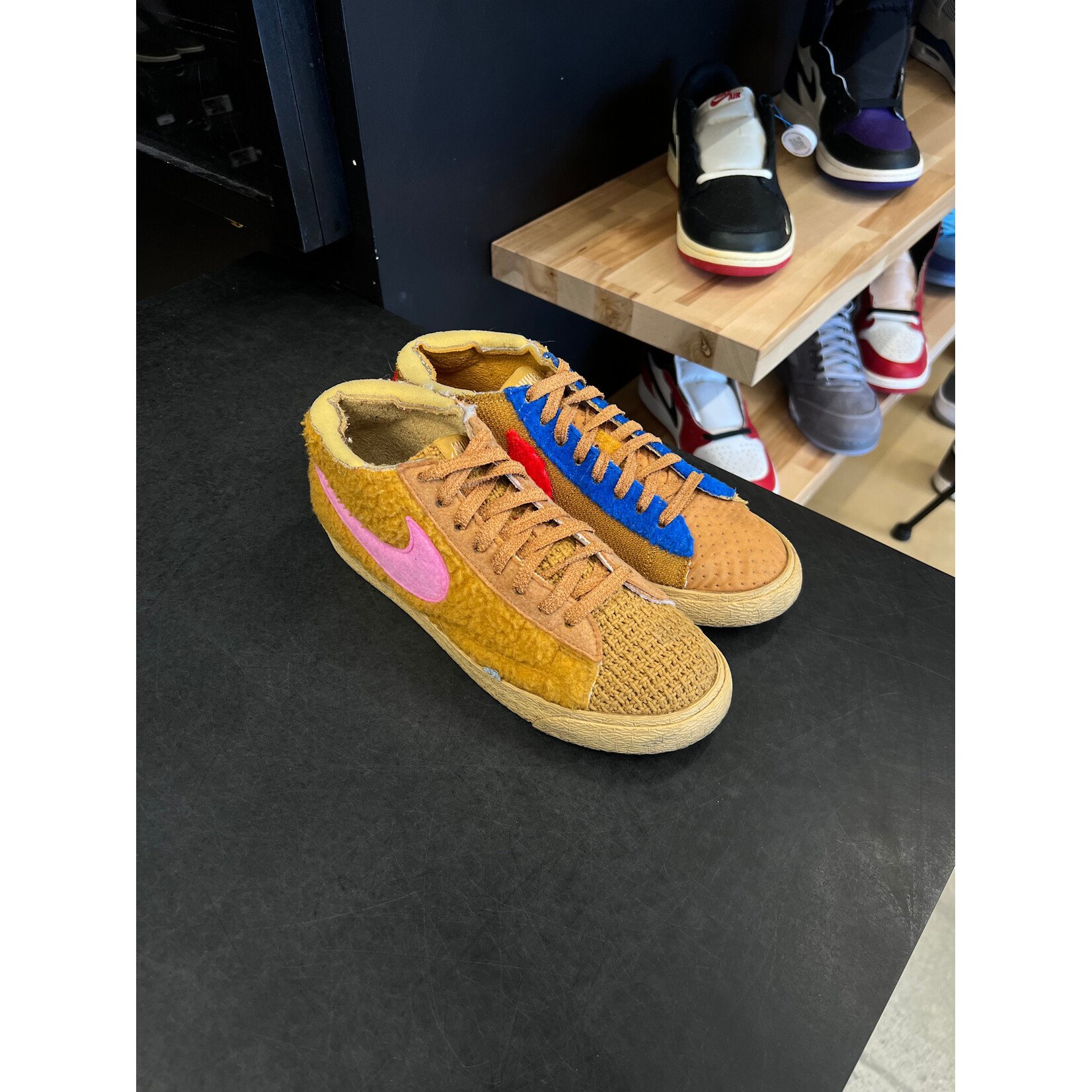 Nike Nike Blazer Low Cut Brown Corduroy Cream Size 8.5, PREOWNED