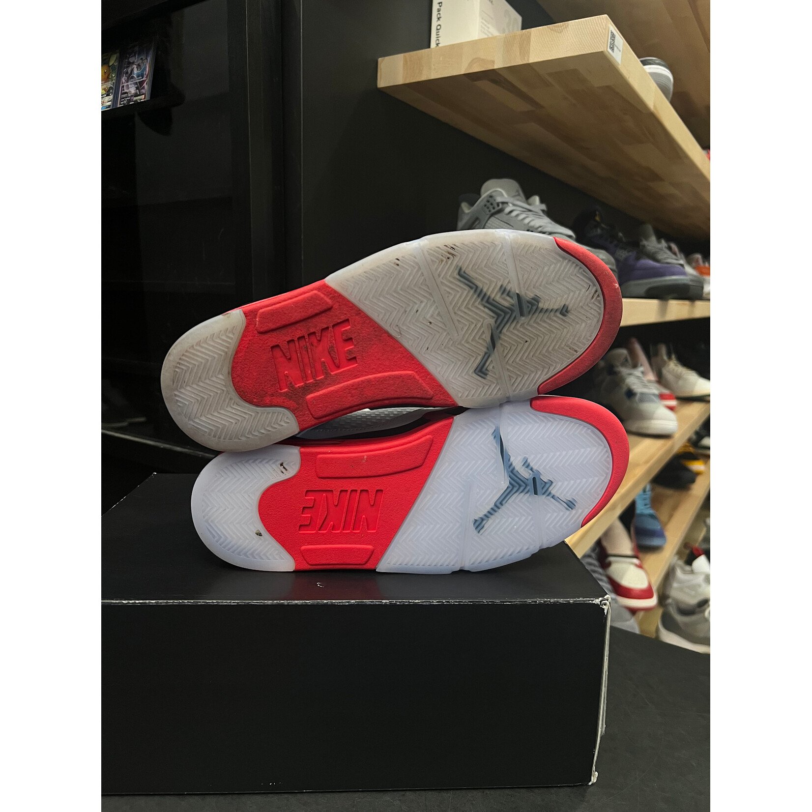 Jordan Jordan 5 Retro Fire Red Black Tongue (2025) Size 9, PREOWNED