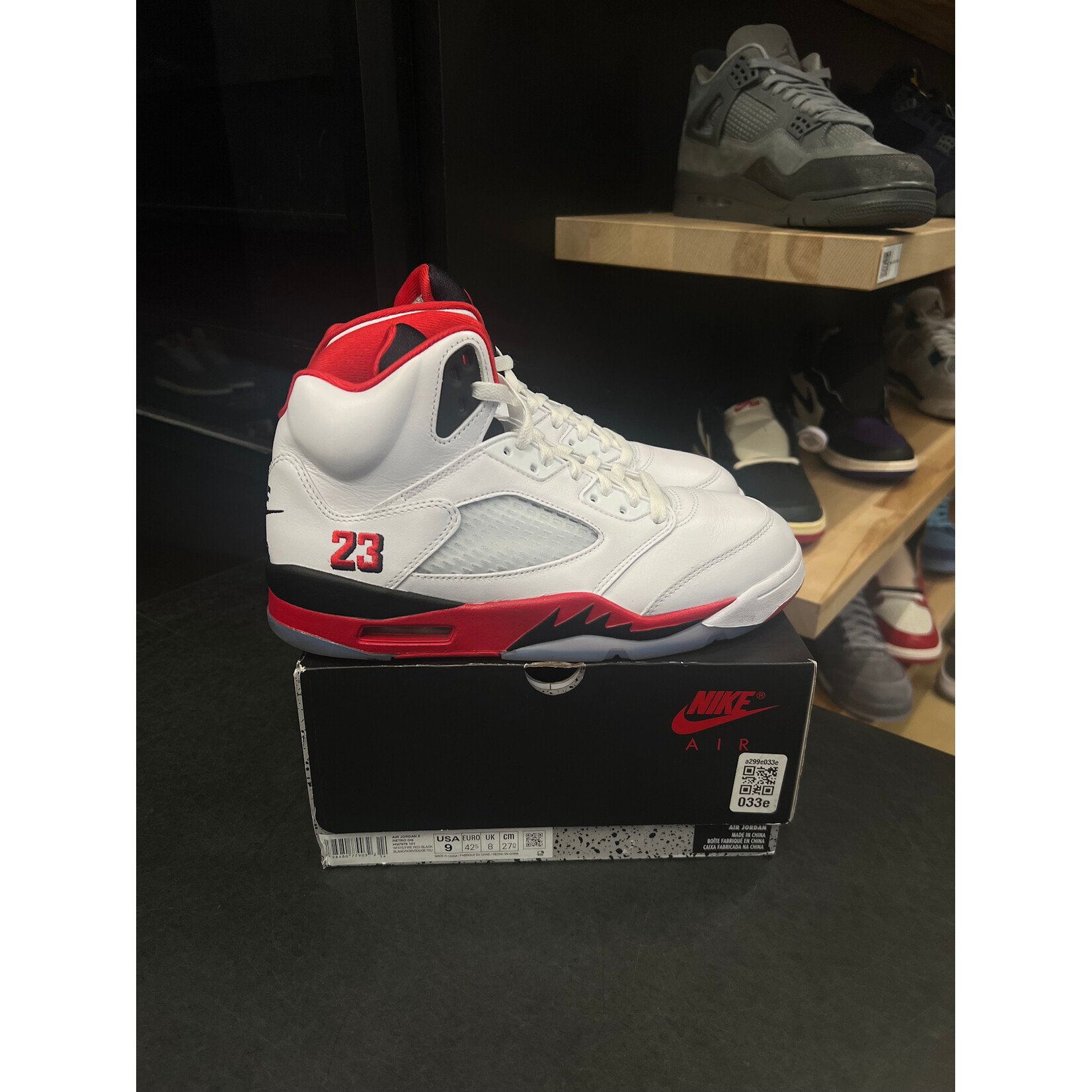 Jordan Jordan 5 Retro Fire Red Black Tongue (2025) Size 9, PREOWNED