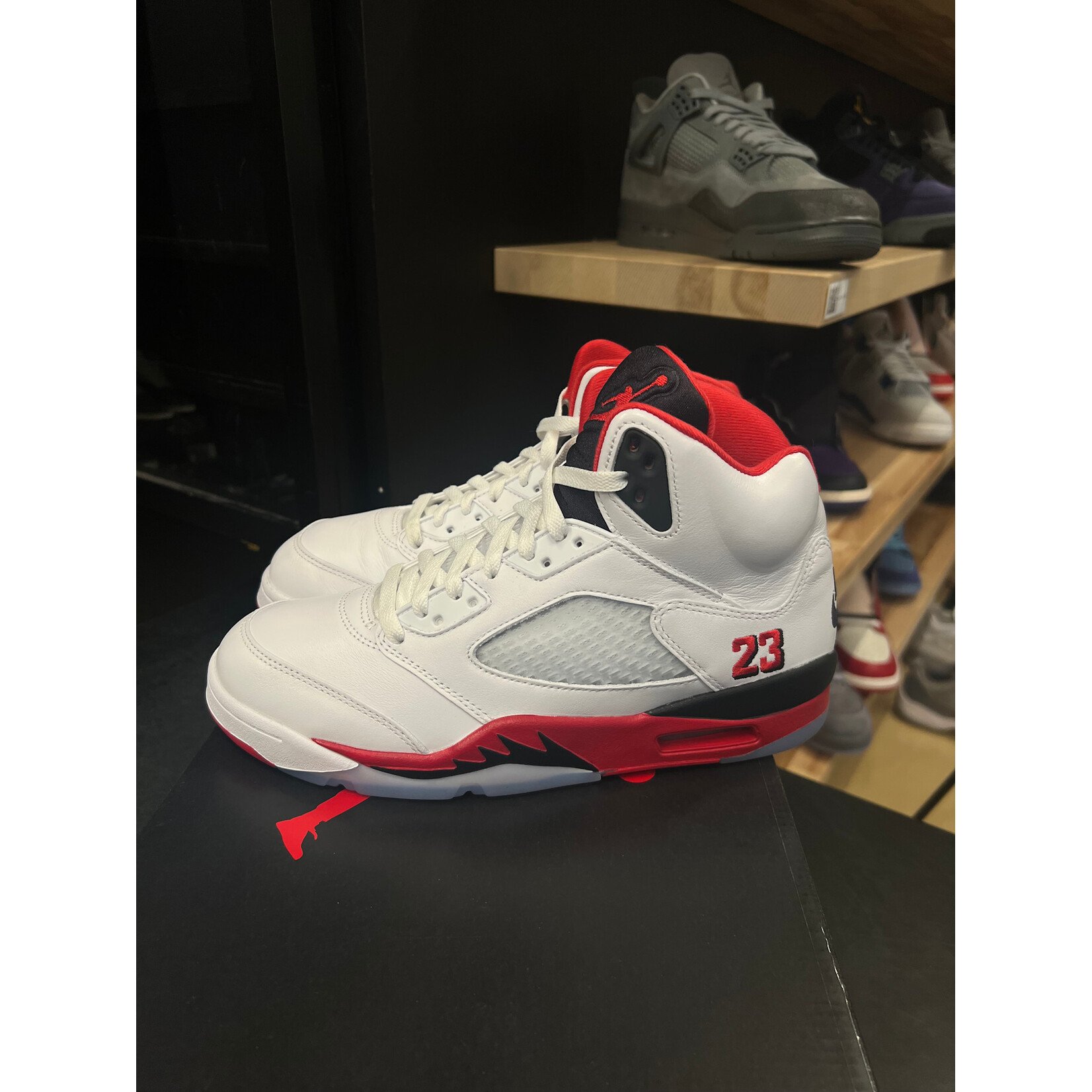 Jordan Jordan 5 Retro Fire Red Black Tongue (2025) Size 9, PREOWNED