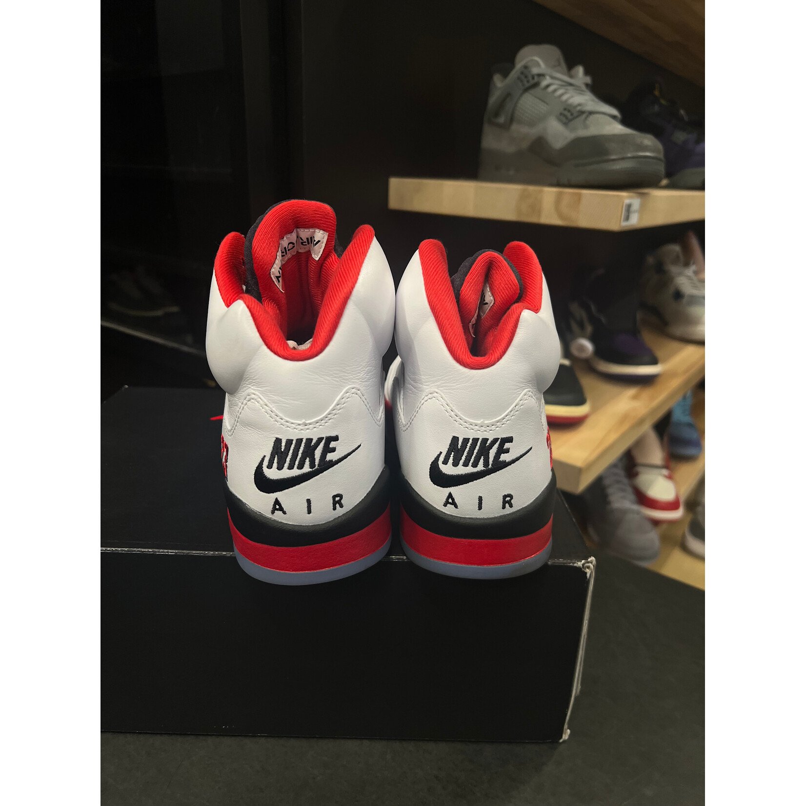 Jordan Jordan 5 Retro Fire Red Black Tongue (2025) Size 9, PREOWNED