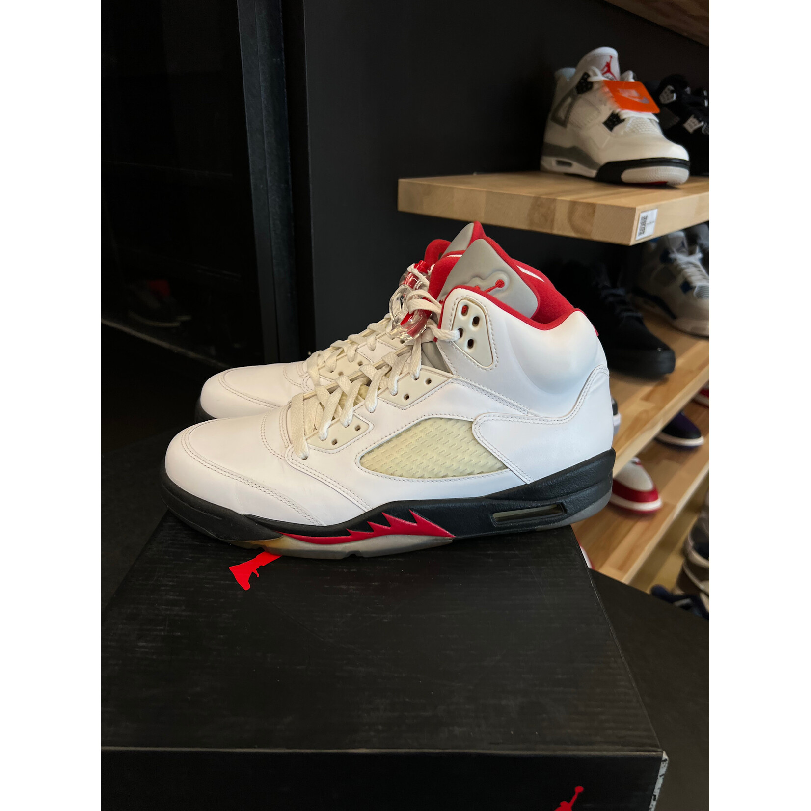 Jordan Jordan 5 Retro Fire Red (2013) Size 11, PREOWNED