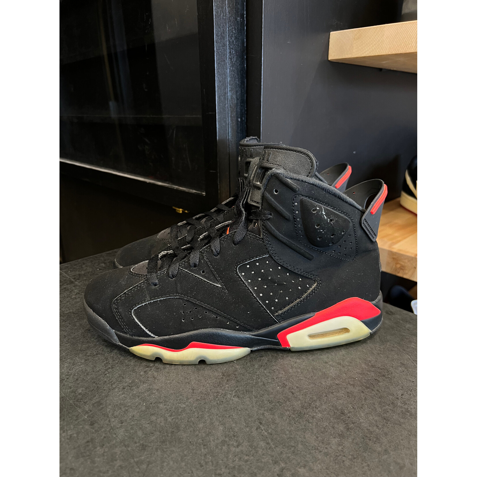 Jordan Jordan 6 Retro Black Infrared (2019) Size 8.5, PREOWNED