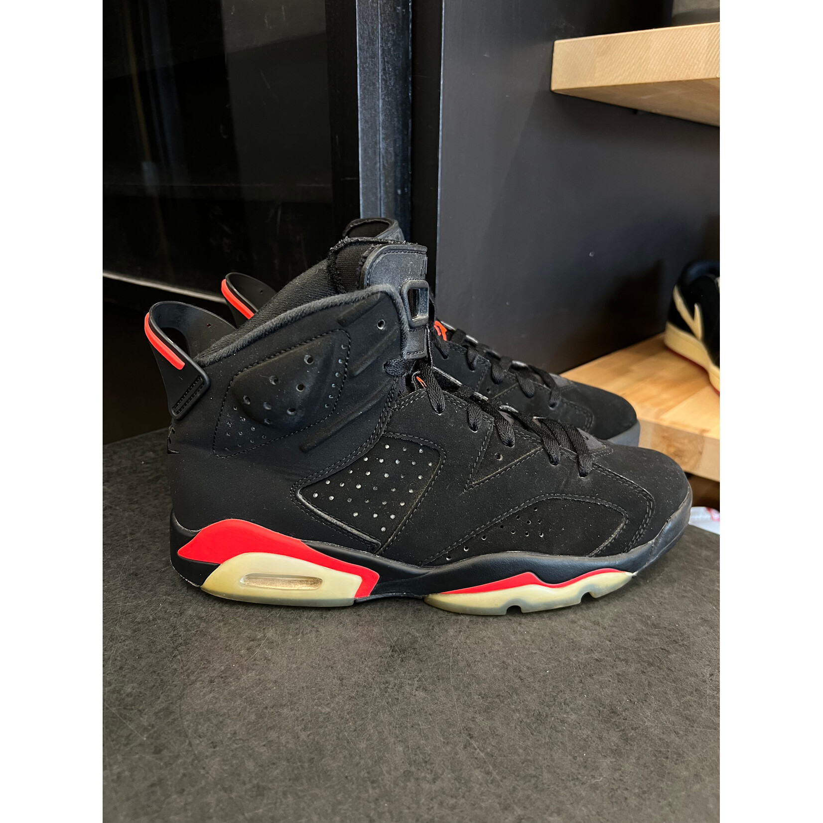 Jordan Jordan 6 Retro Black Infrared (2019) Size 8.5, PREOWNED