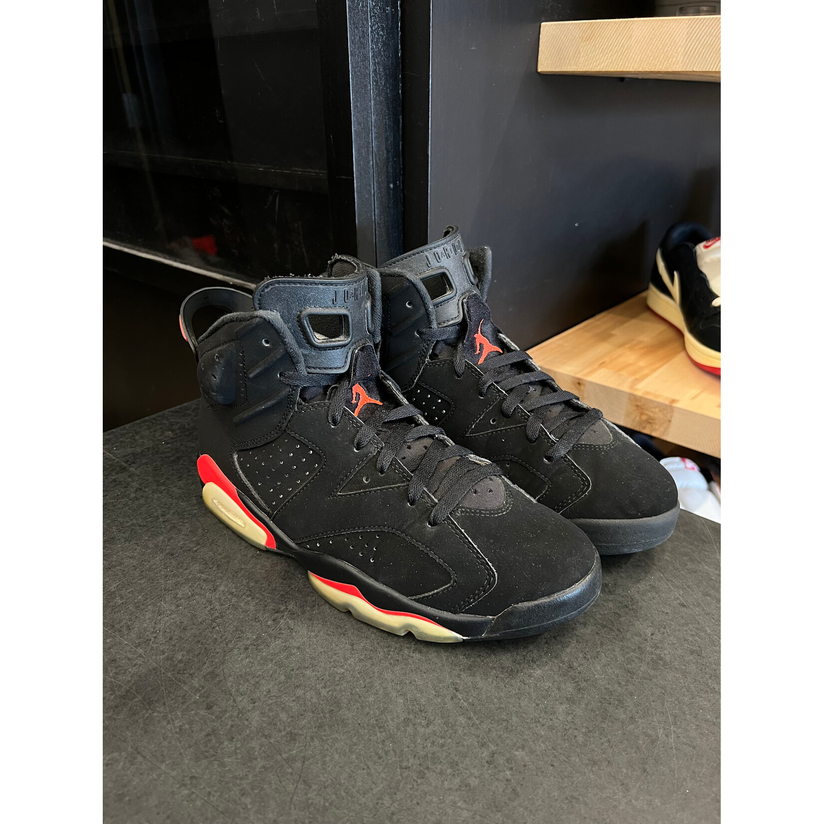 Jordan Jordan 6 Retro Black Infrared (2019) Size 8.5, PREOWNED