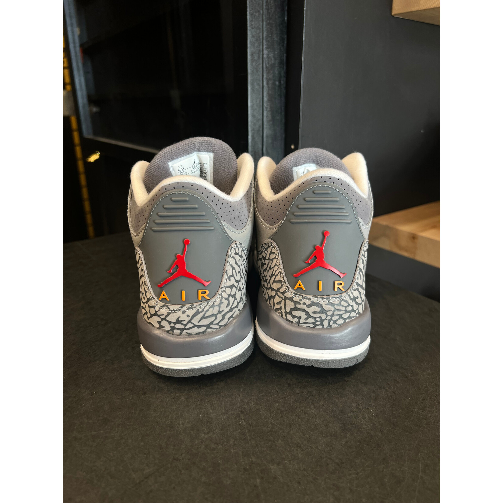 Jordan Jordan 3 Retro Cool Grey (2021) (GS) Size 6.5, PREOWNED
