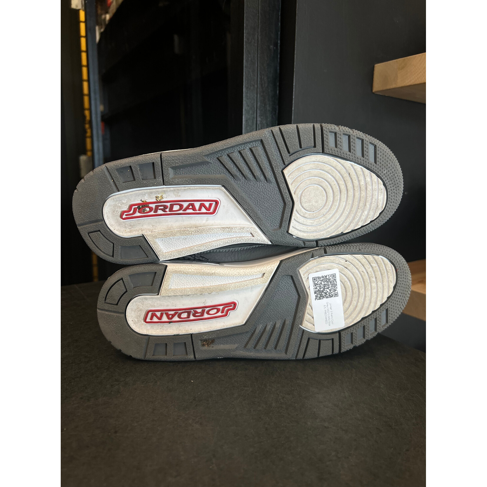 Jordan Jordan 3 Retro Cool Grey (2021) (GS) Size 6.5, PREOWNED