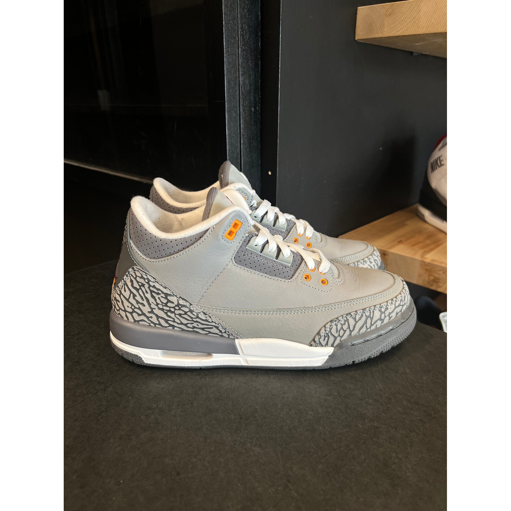 Jordan Jordan 3 Retro Cool Grey (2021) (GS) Size 6.5, PREOWNED