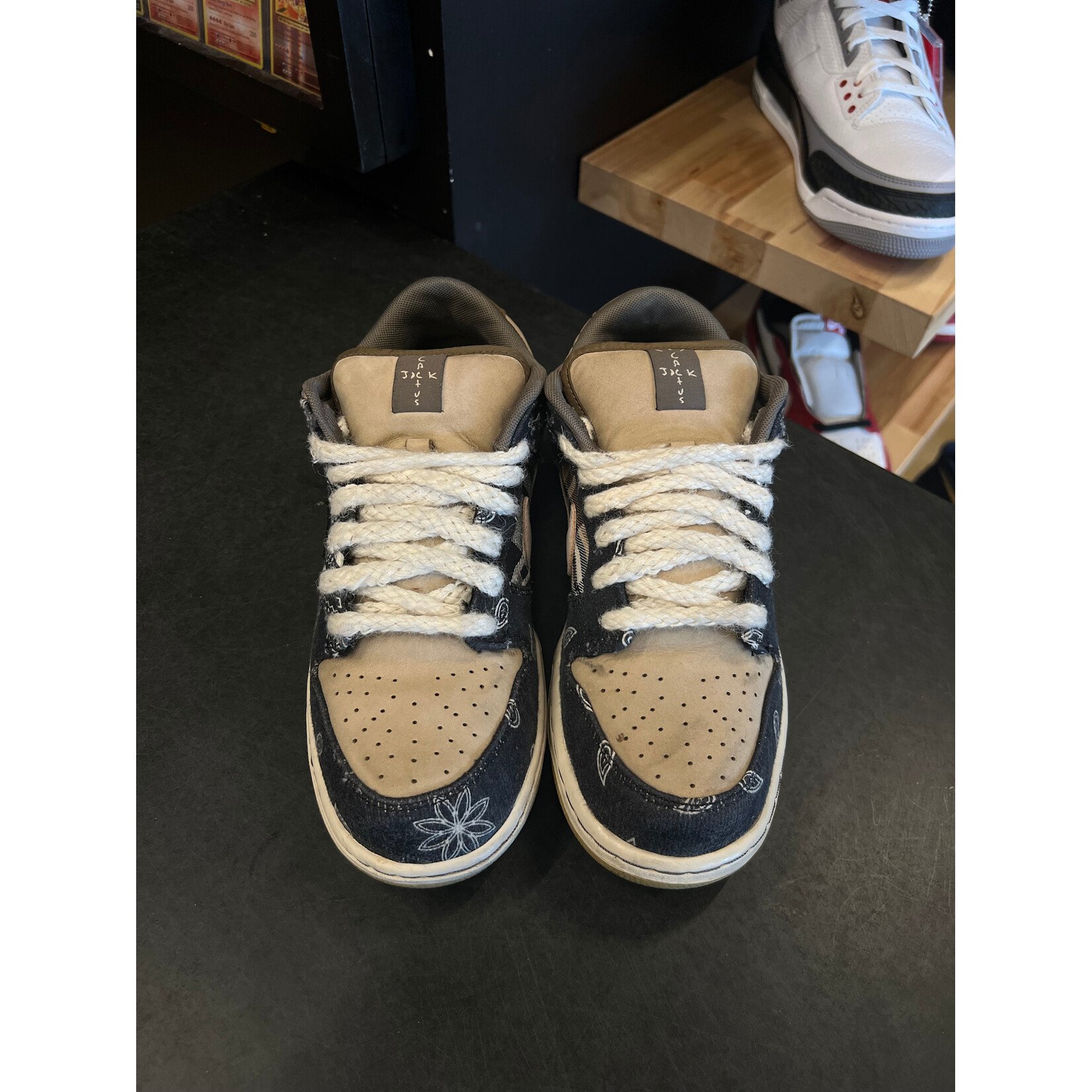 Nike Nike SB Dunk Low Travis Scott Size 8, PREOWNED