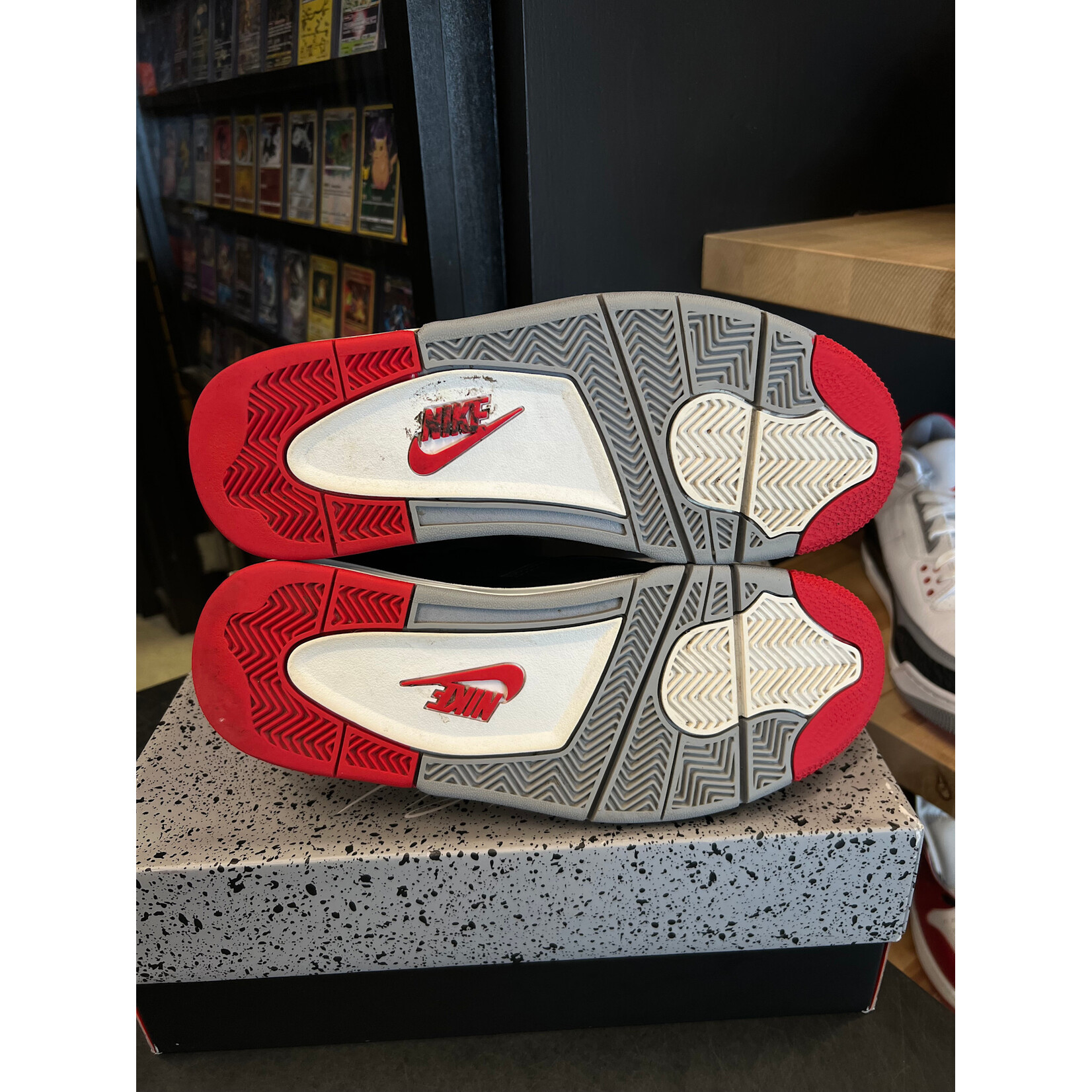 Jordan Jordan 4 Retro Bred Reimagined Size 9, PREOWNED