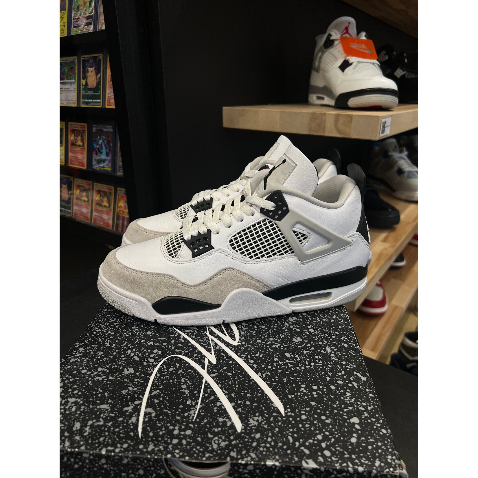 Jordan Jordan 4 Retro Military Black Size 9.5, PREOWNED