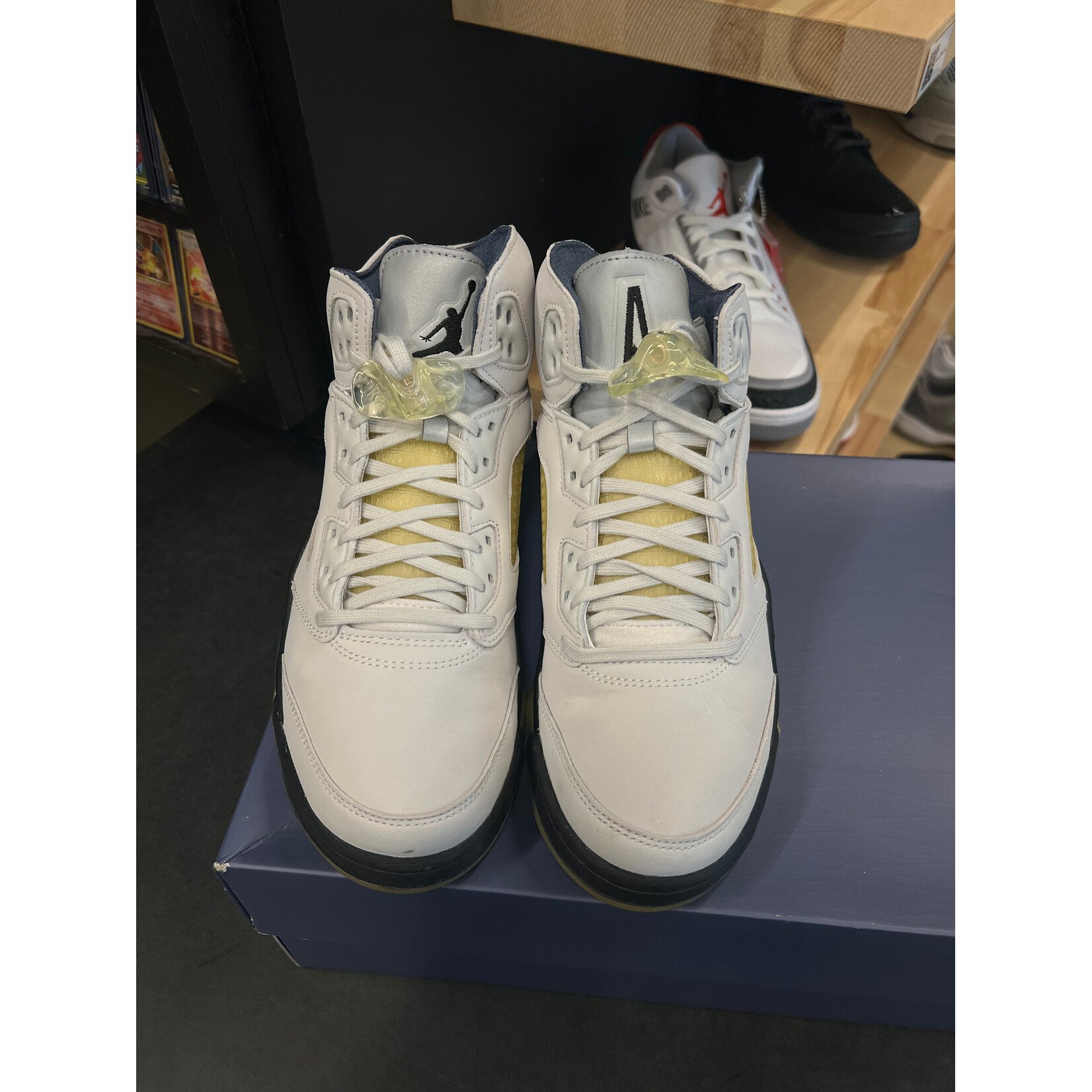 Jordan Jordan 5 Retro A Ma Maniére Dawn (Women's) Size 10.5W, PREOWNED