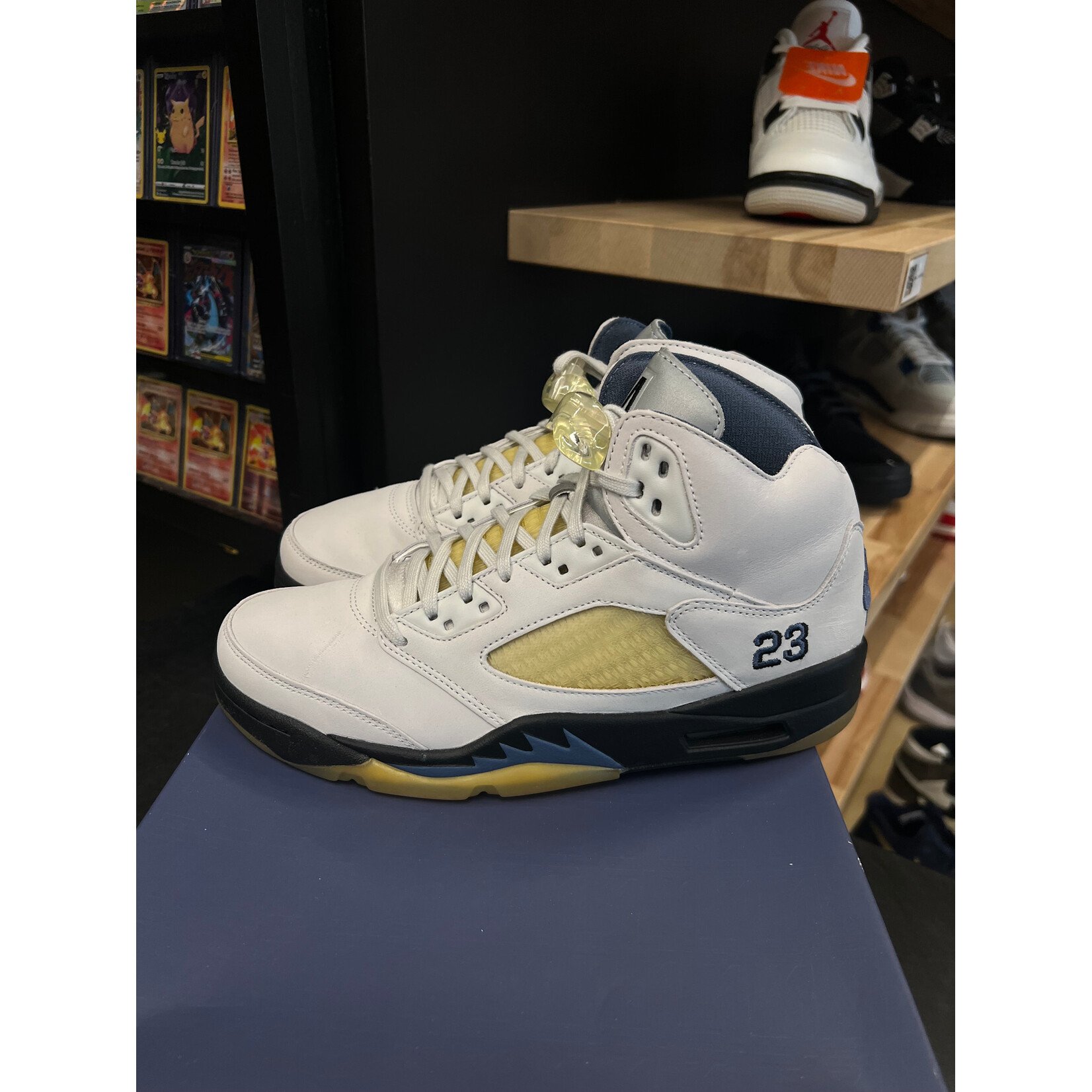 Jordan Jordan 5 Retro A Ma Maniére Dawn (Women's) Size 10.5W, PREOWNED