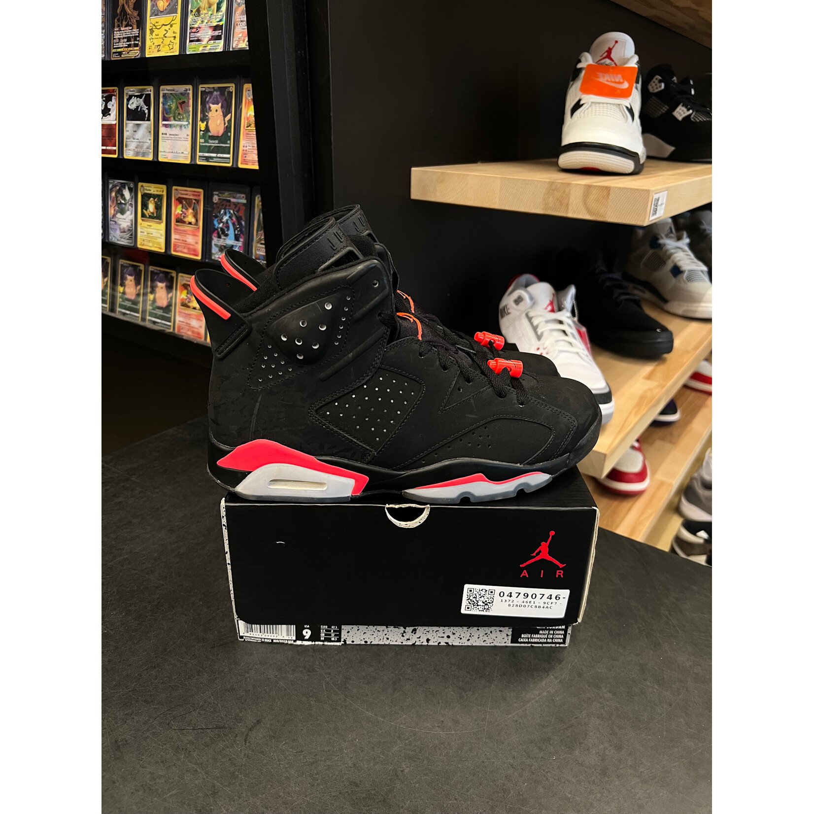 Jordan Jordan 6 Retro Infrared Black (2014) Size 9, PREOWNED