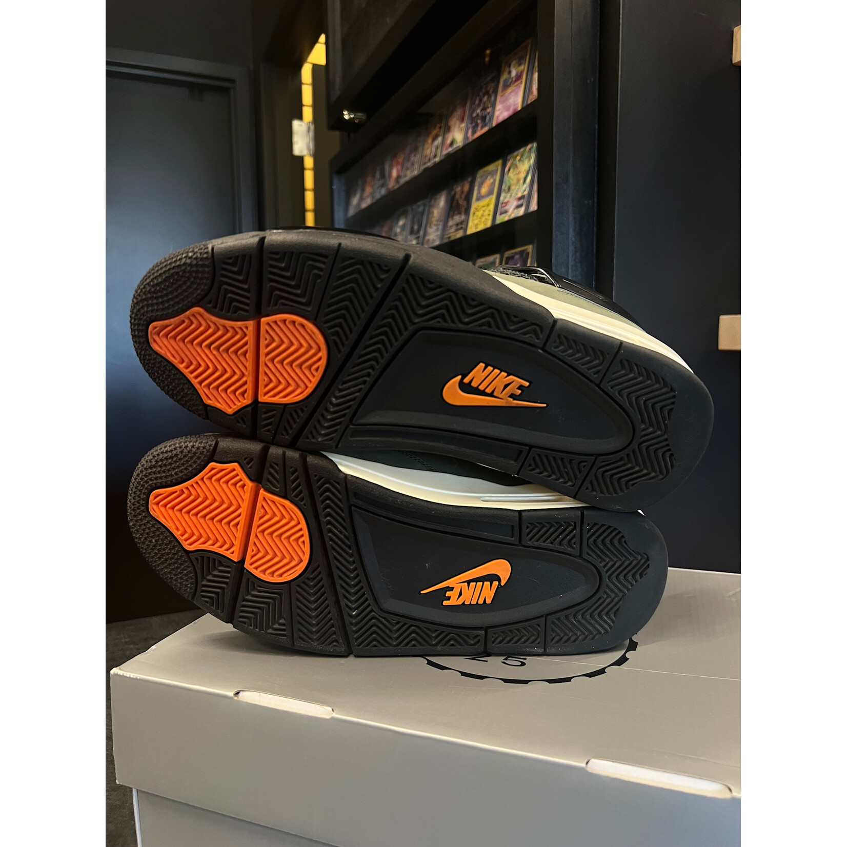 Jordan Jordan 4 Retro OG SP Undefeated (2025) Size 8, PREOWNED