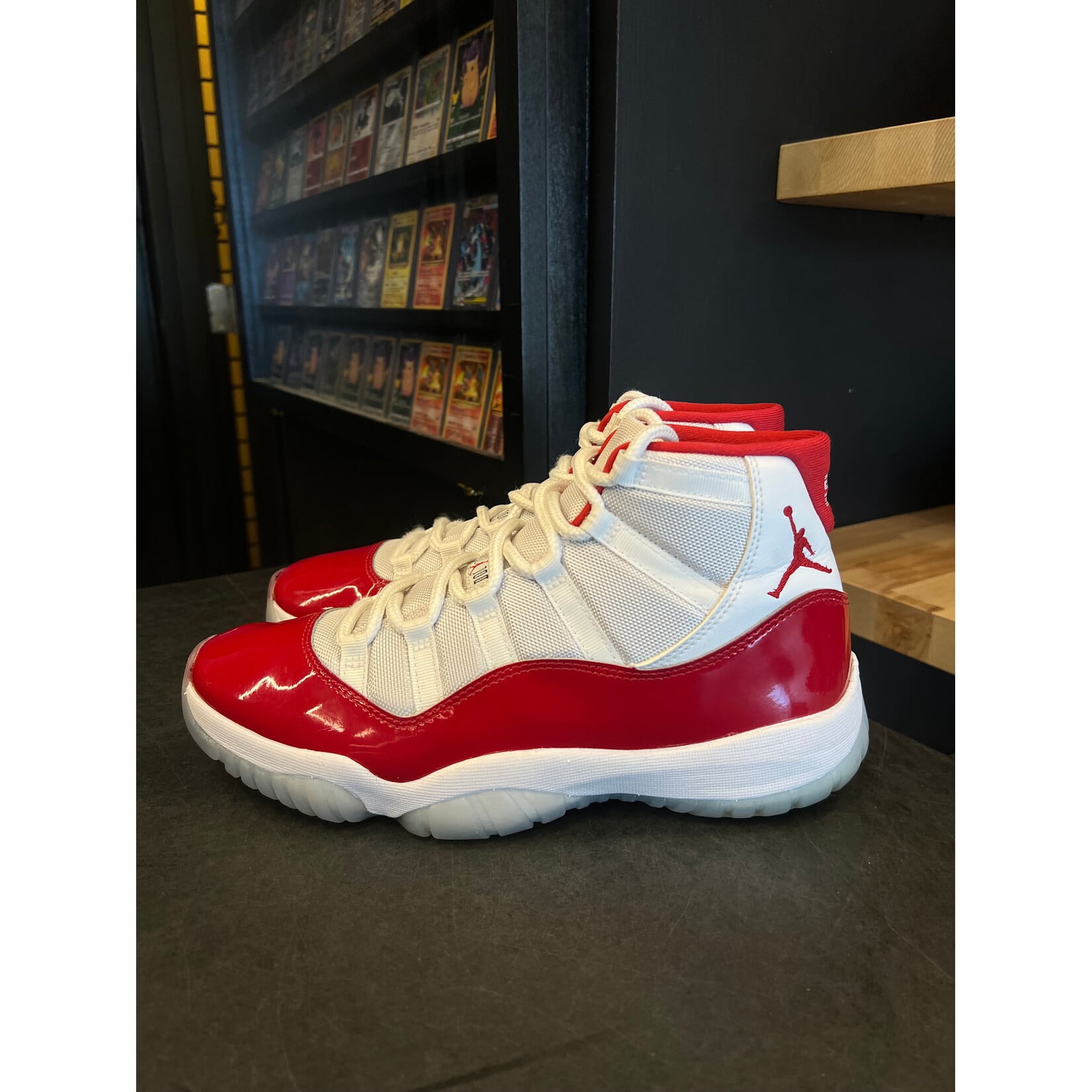 Jordan Jordan 11 Retro Cherry (2022) Size 10, PREOWNED NO BOX