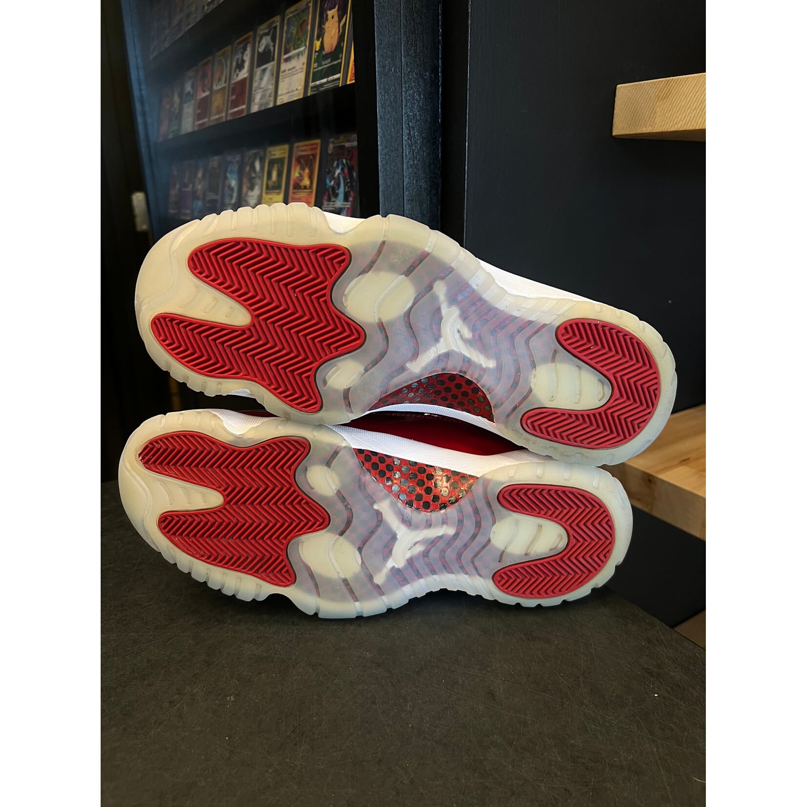 Jordan Jordan 11 Retro Cherry (2022) Size 10, PREOWNED NO BOX