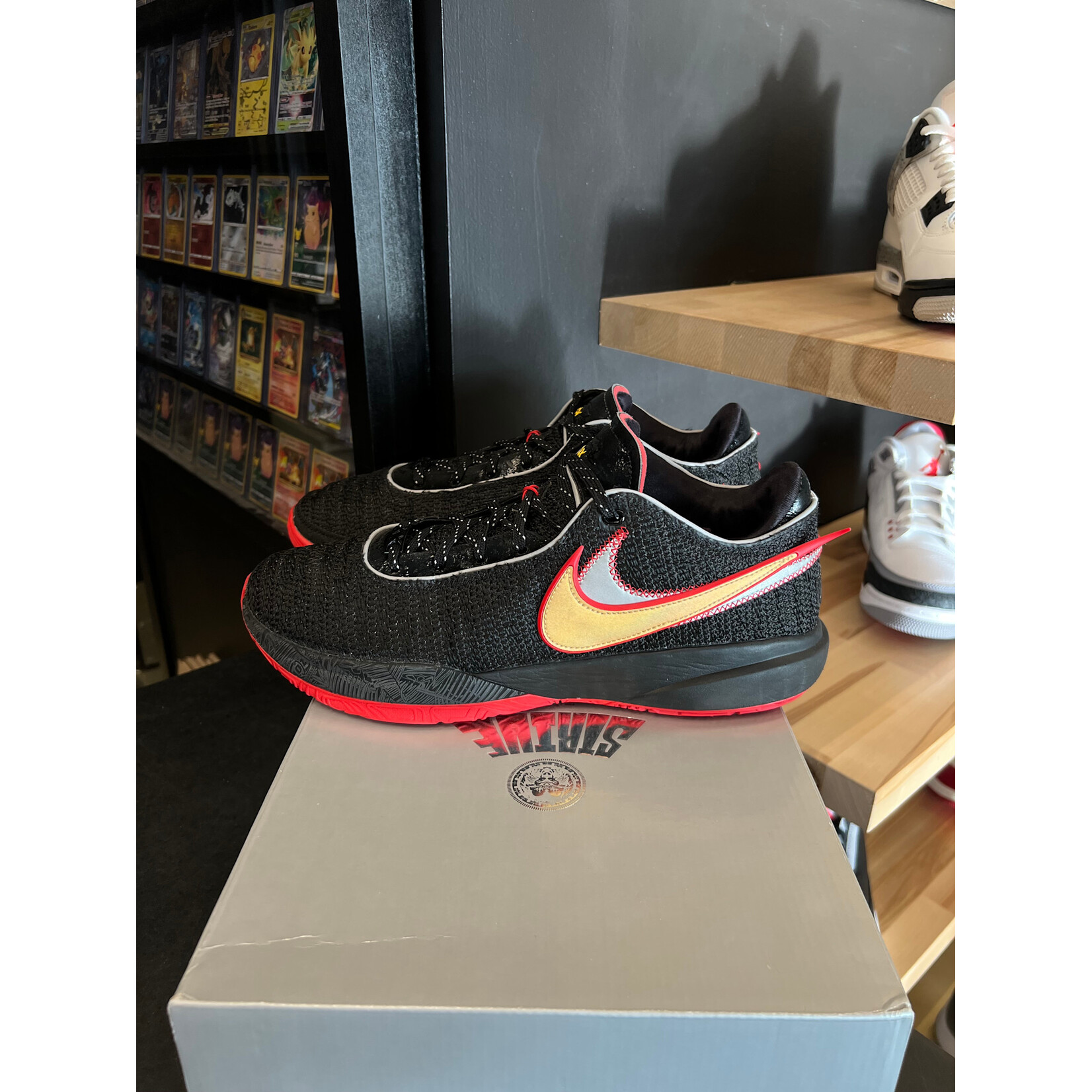 Nike Nike LeBron 20 Miami Heat Size 13, PREOWNED