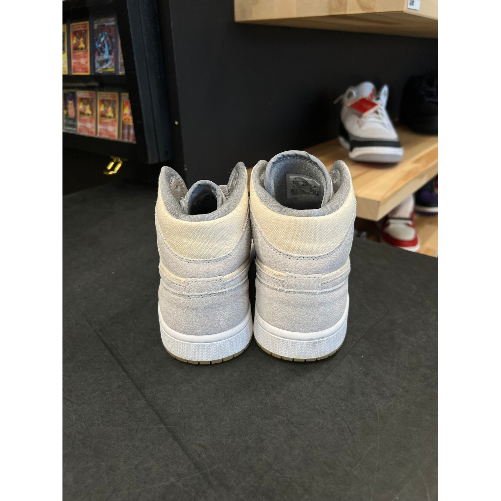 Jordan Jordan 1 Mid SE Coconut Milk Particle Grey Size 7.5, PREOWNED