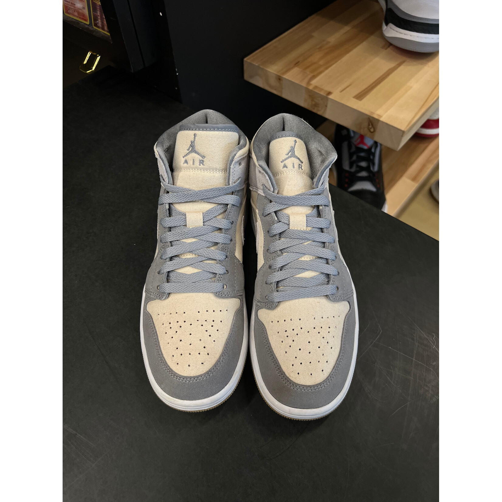 Jordan Jordan 1 Mid SE Coconut Milk Particle Grey Size 7.5, PREOWNED