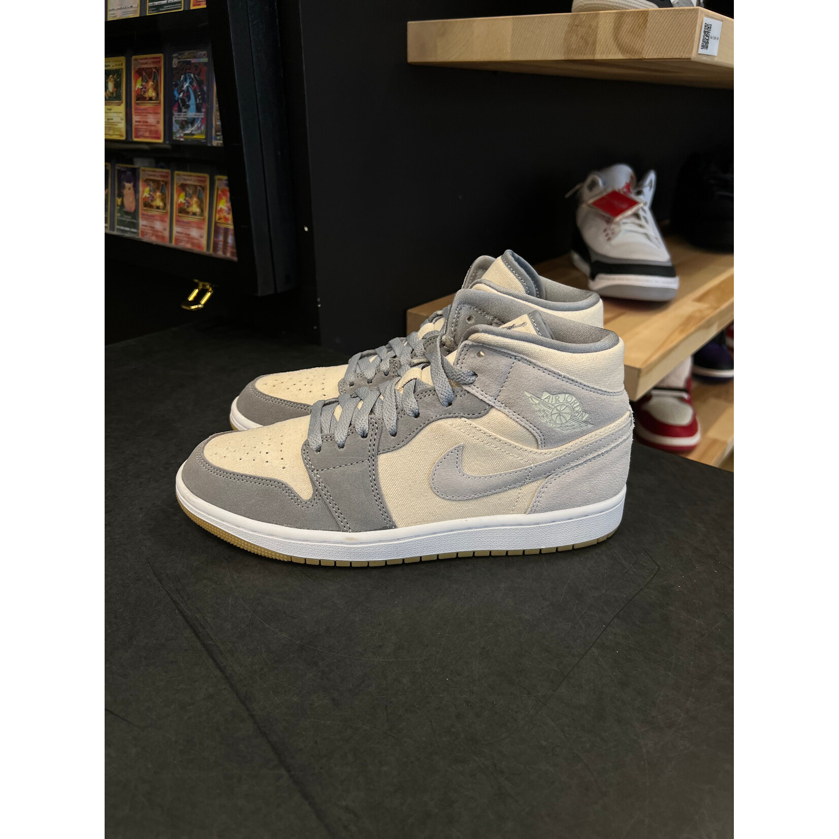 Jordan Jordan 1 Mid SE Coconut Milk Particle Grey Size 7.5, PREOWNED