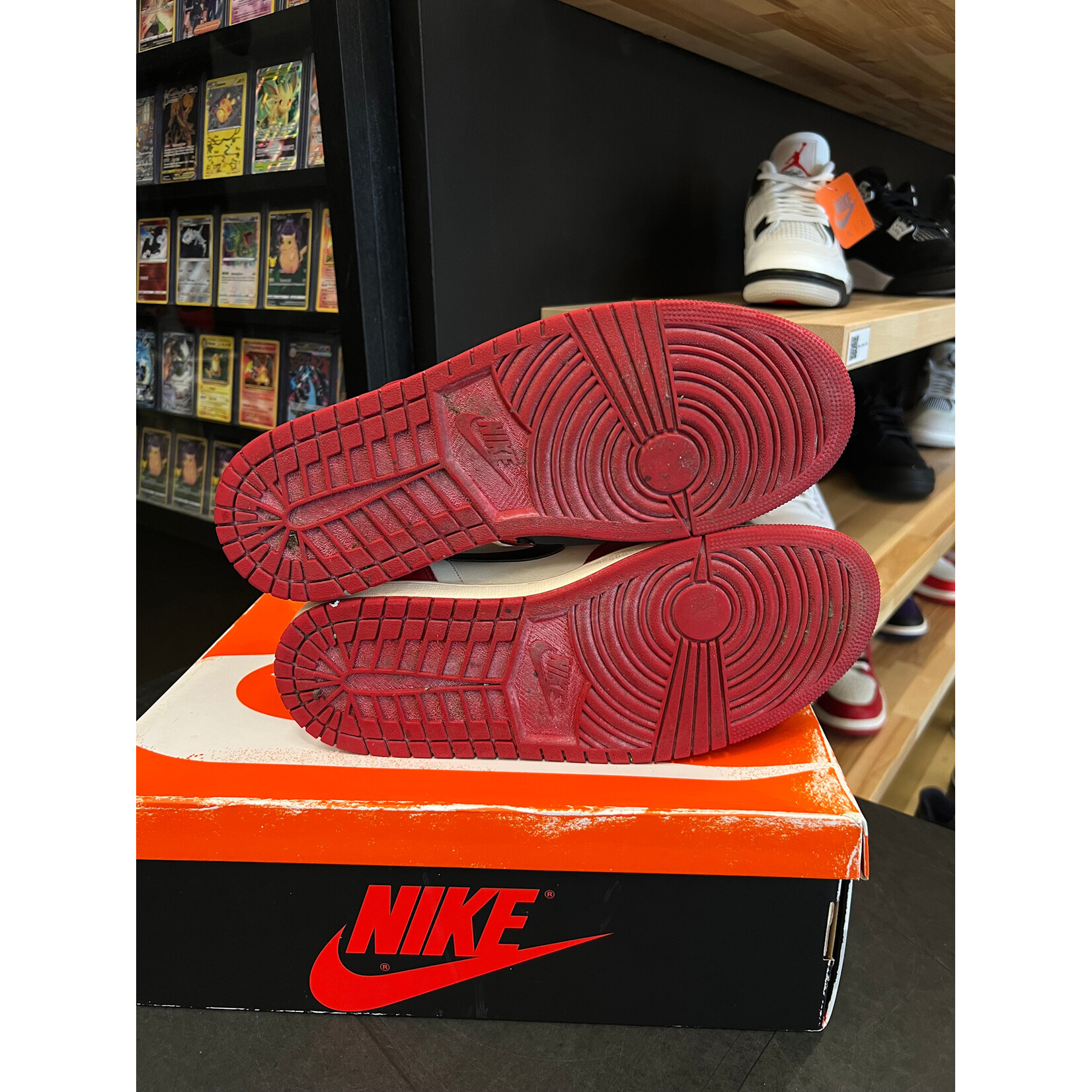 Jordan Jordan 1 Retro High OG Chicago Lost and Found Size 11, PREOWNED