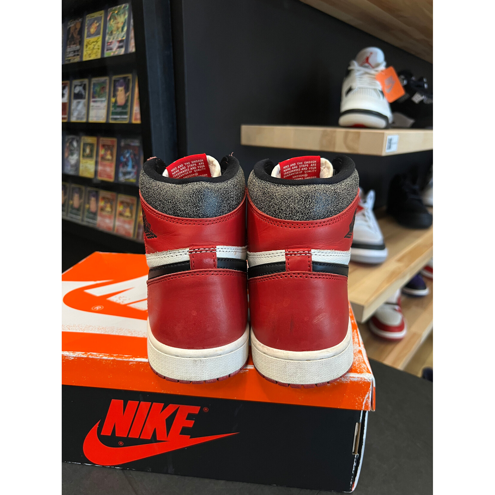 Jordan Jordan 1 Retro High OG Chicago Lost and Found Size 11, PREOWNED