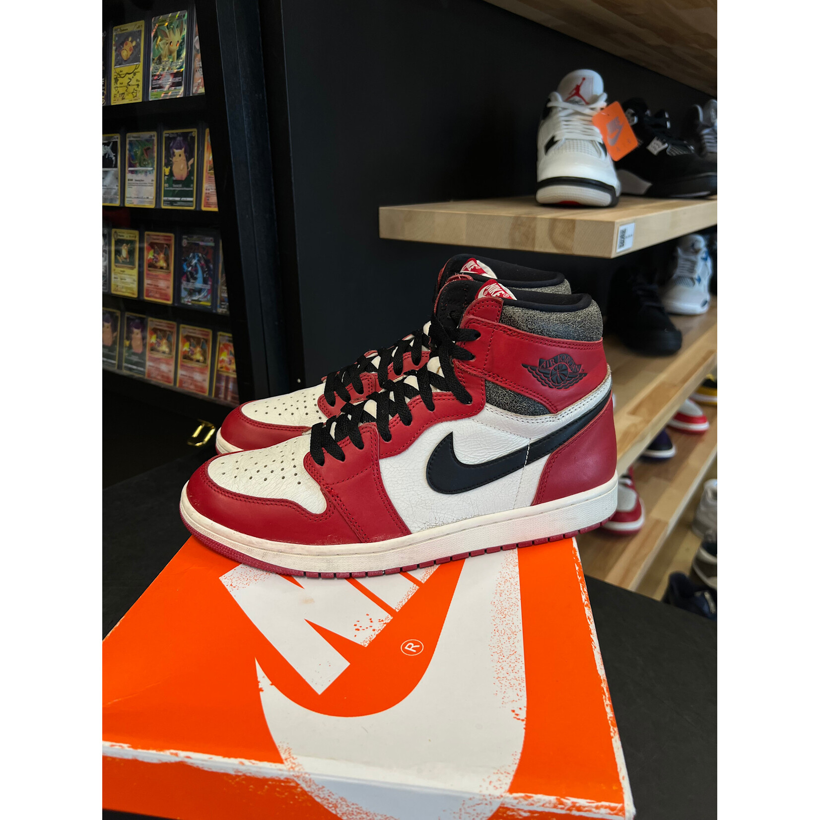 Jordan Jordan 1 Retro High OG Chicago Lost and Found Size 11, PREOWNED