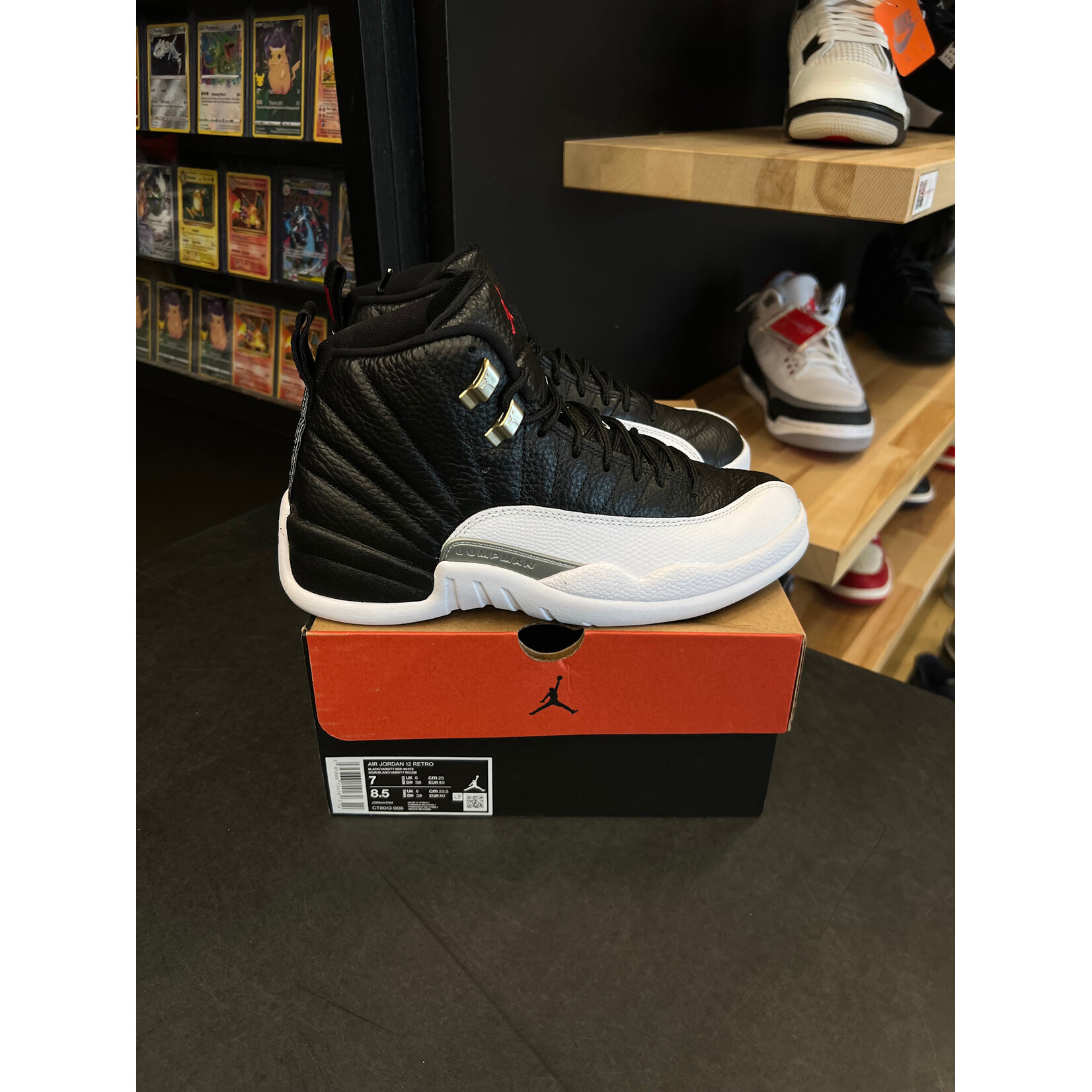 Jordan Jordan 12 Retro Playoffs (2022) Size 7, PREOWNED