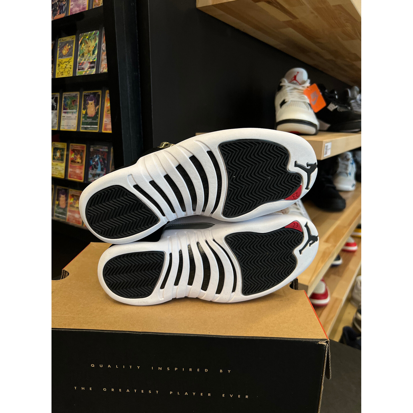 Jordan Jordan 12 Retro Playoffs (2022) Size 7, PREOWNED