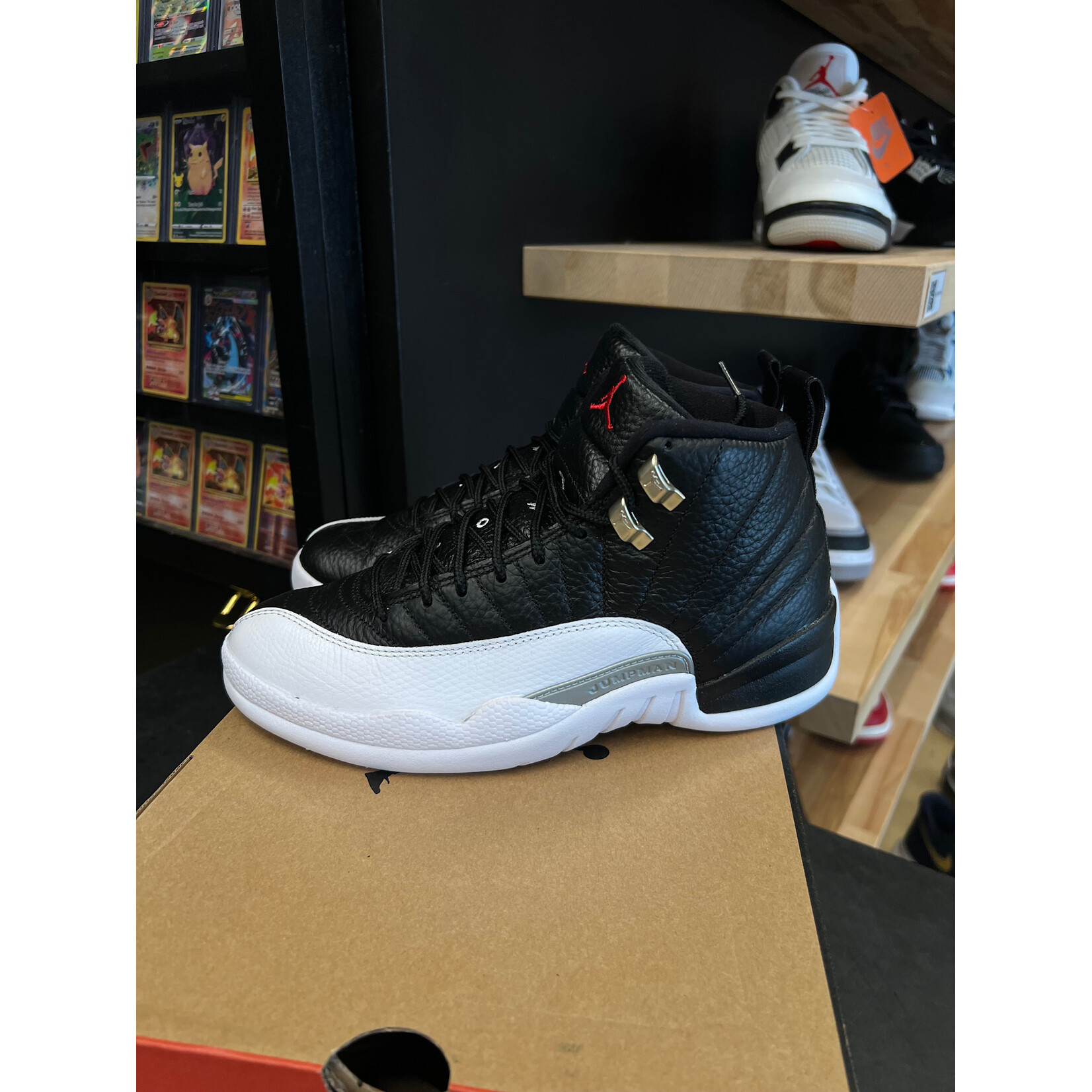 Jordan Jordan 12 Retro Playoffs (2022) Size 7, PREOWNED