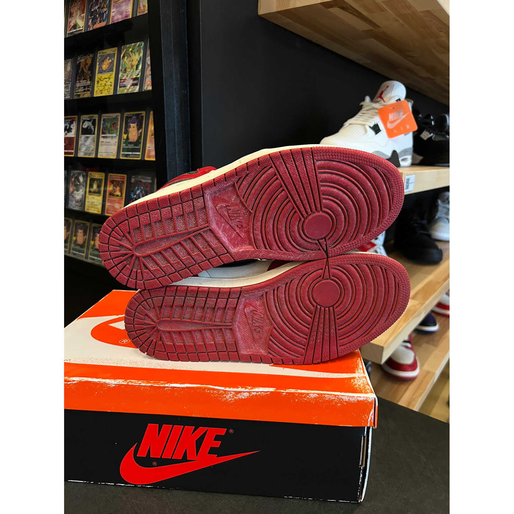 Jordan Jordan 1 Retro High OG Chicago Lost and Found Size 10, PREOWNED